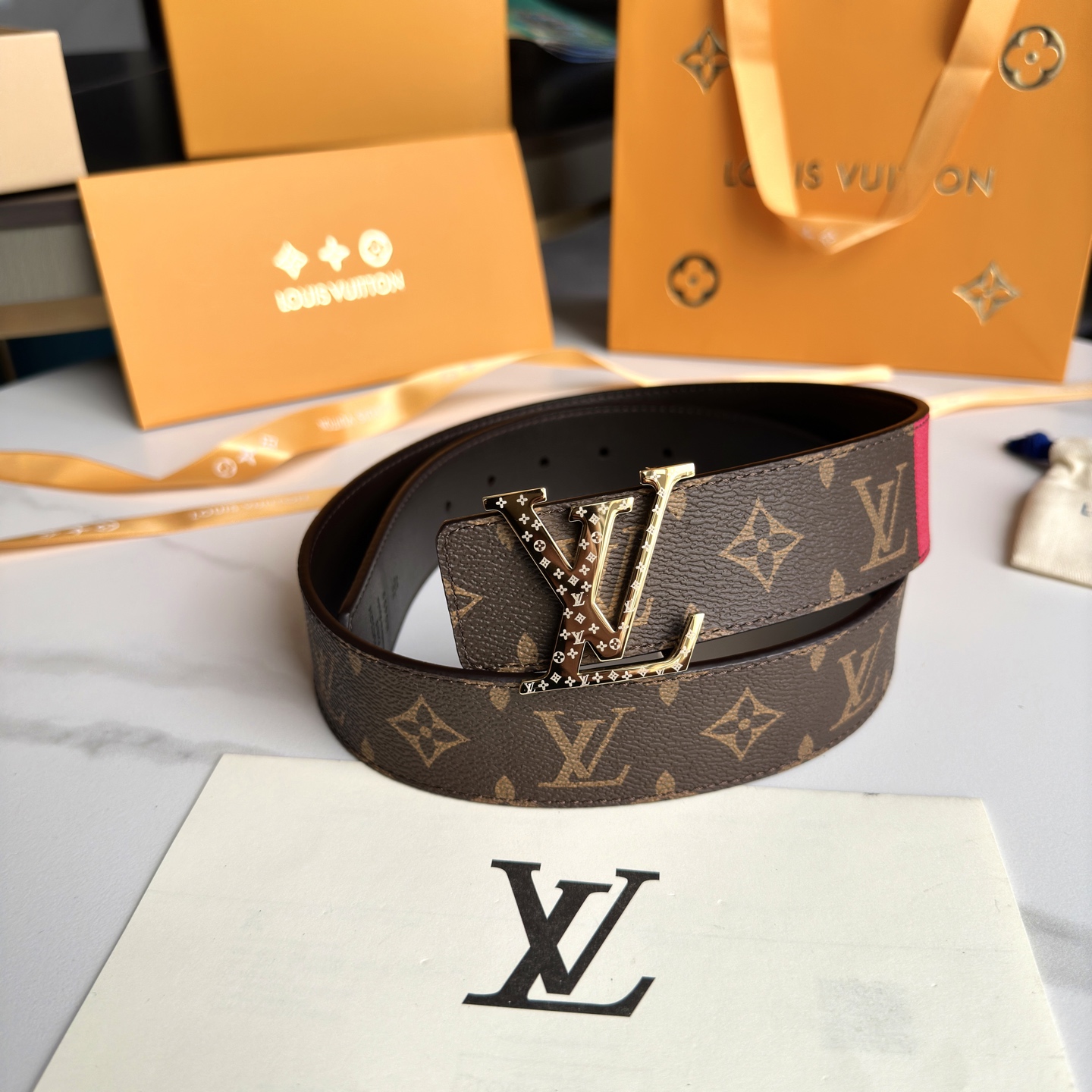 L0UIS VUITT0N 原版包裝➕1.0 - 精巧なデザインと高品質な素材