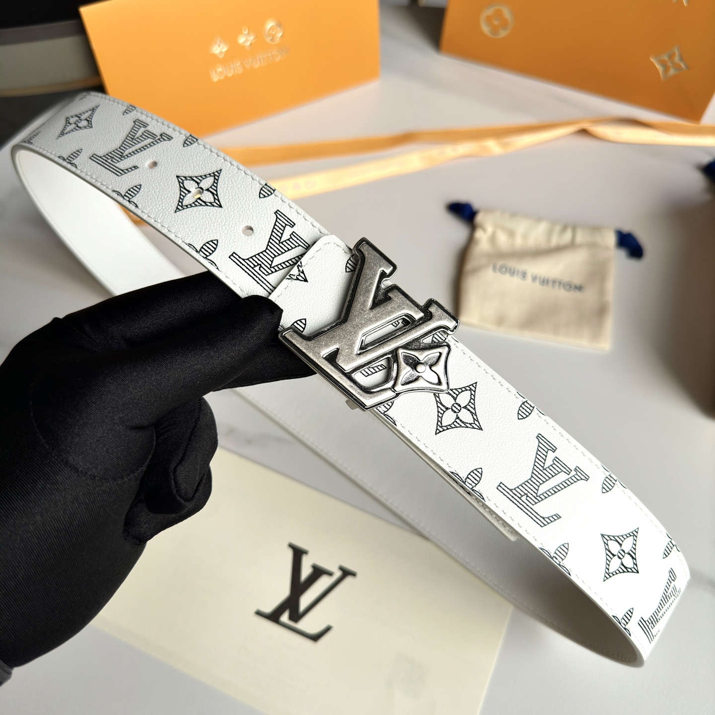 Lous Vuitton 原版包裝➕1.0 - 高級感あふれる幅広デザイン