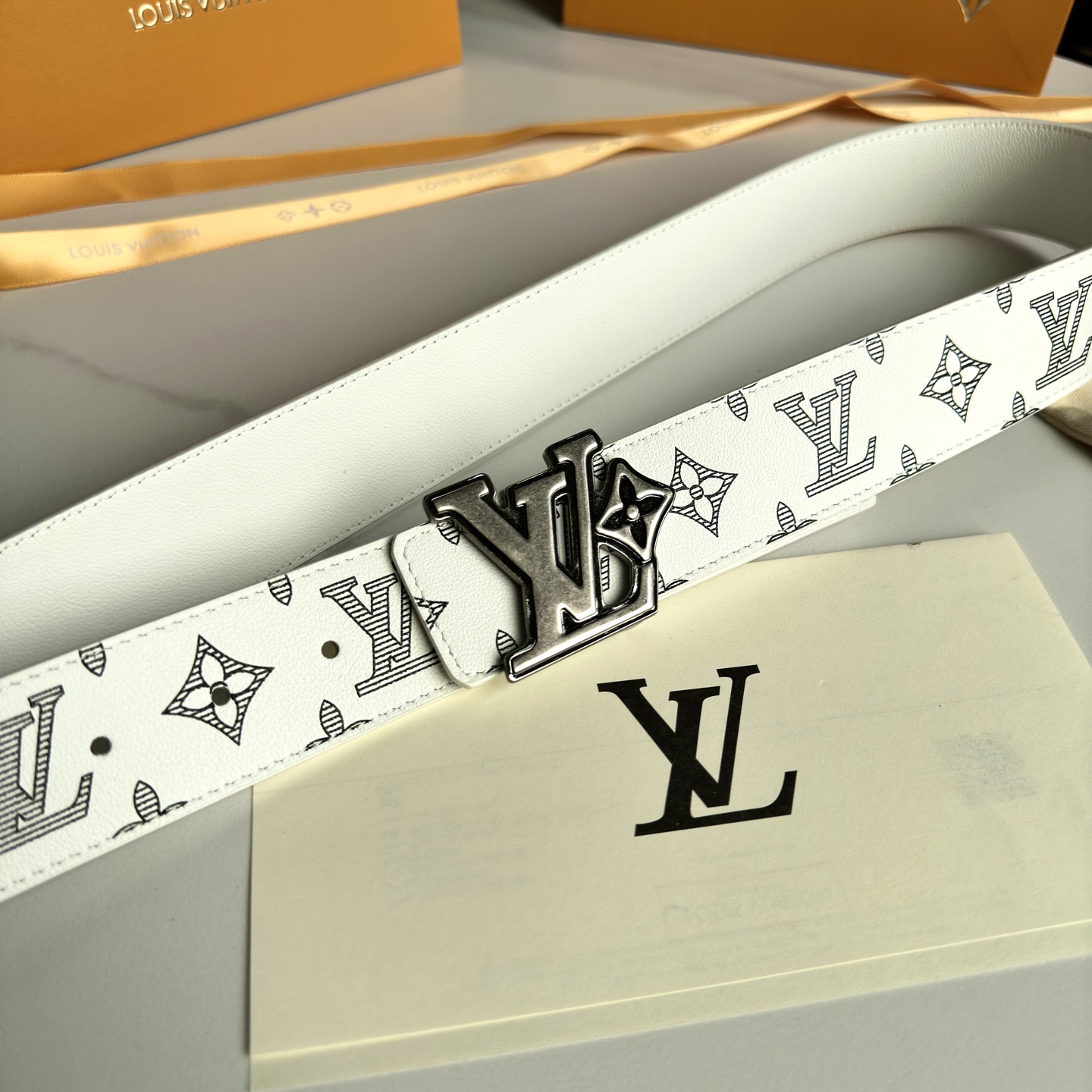 Lous Vuitton 原版包裝➕1.0 - 高級感あふれる幅広デザイン