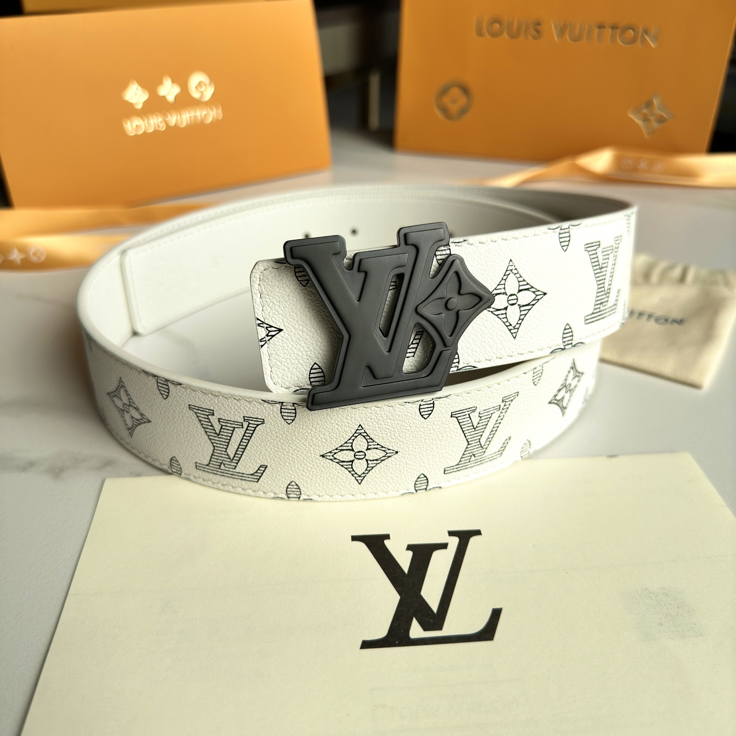 LUXURY LOUIS VUITTON 原版包裝➕1.0 - 高級感あふれるデザイン