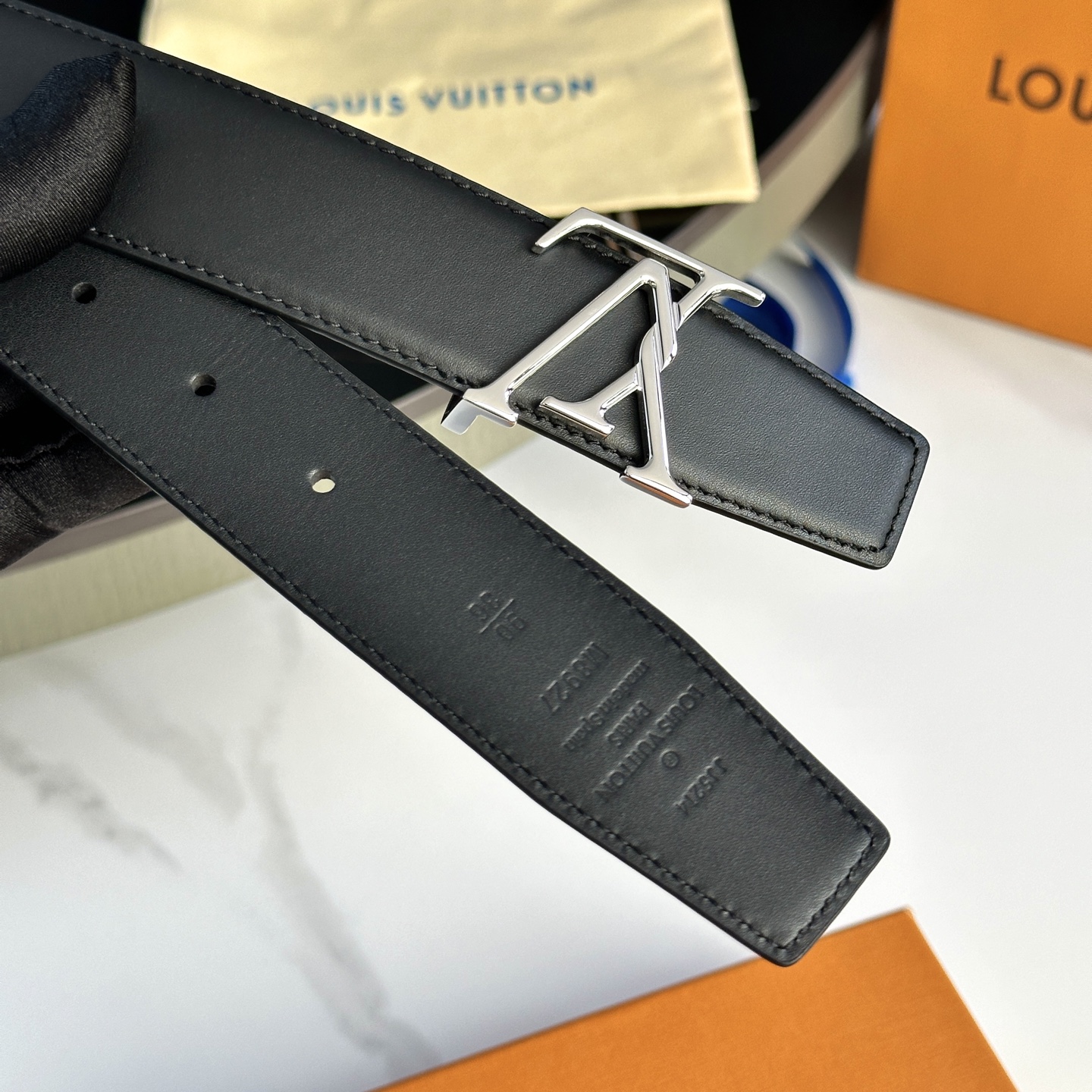 L0UIS VUITT0N 男士原單腰帶 双面デザインと耐久性