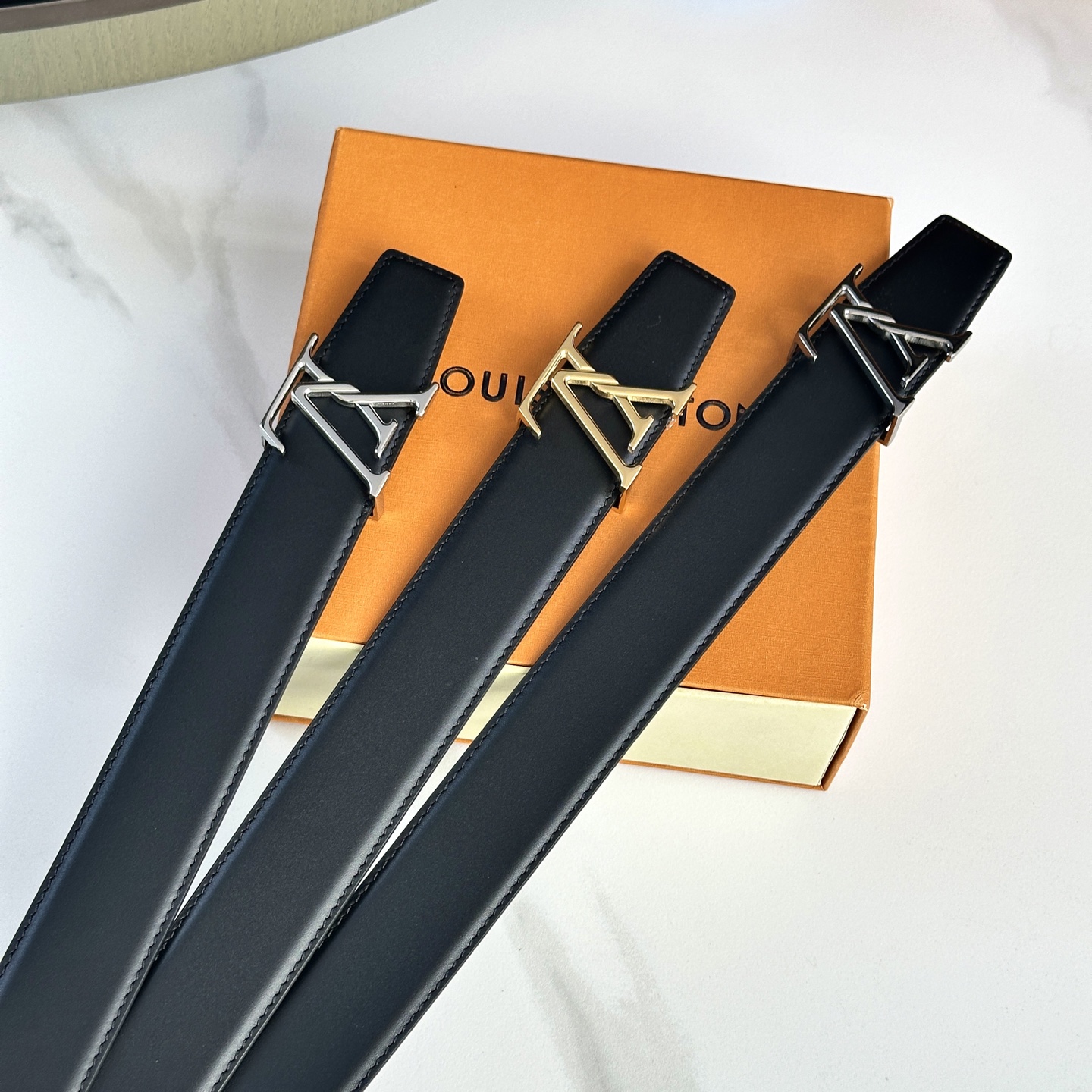 L0UIS VUITT0N 男士原單腰帶 双面デザインと耐久性