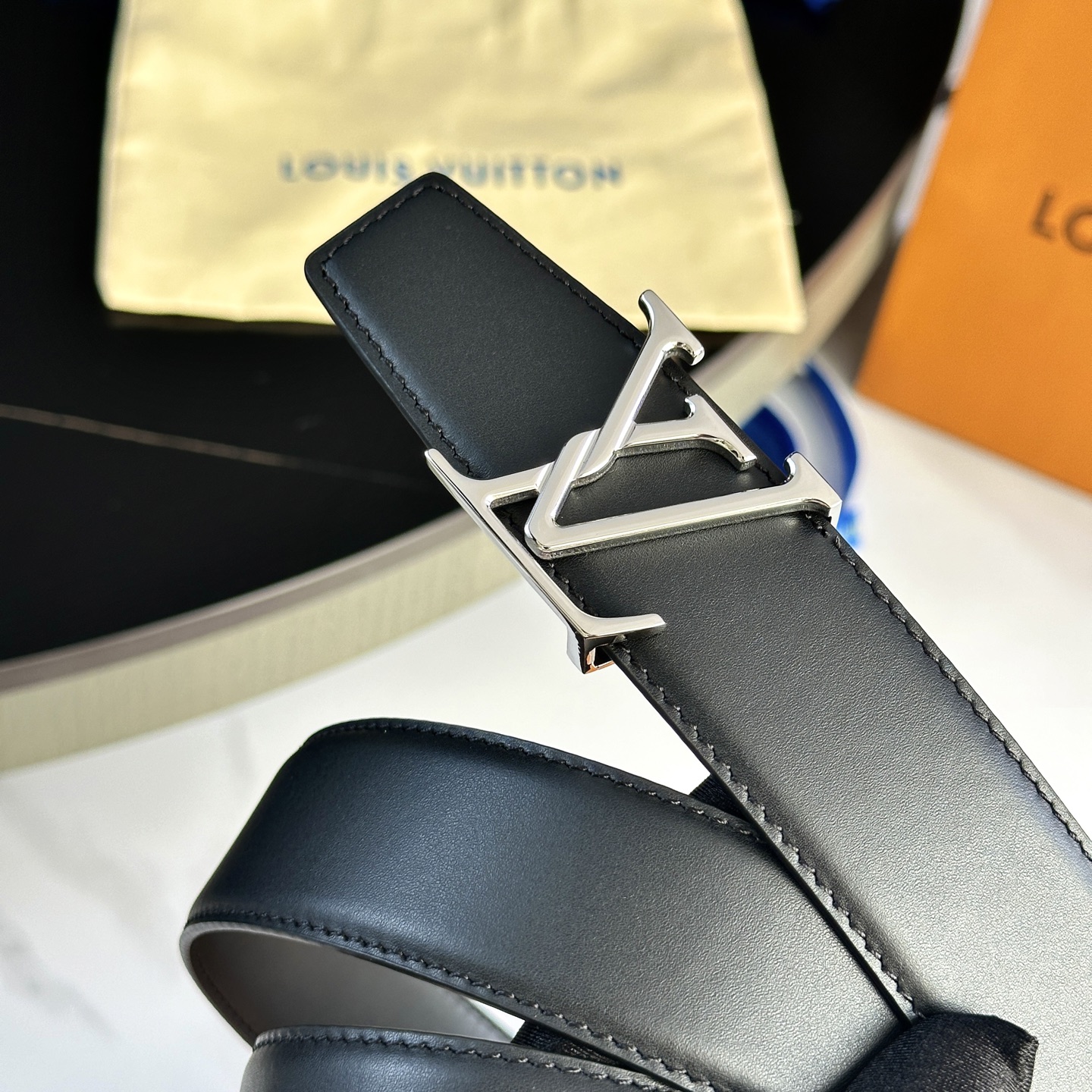 L0UIS VUITT0N 男士原單腰帶 双面デザインと耐久性