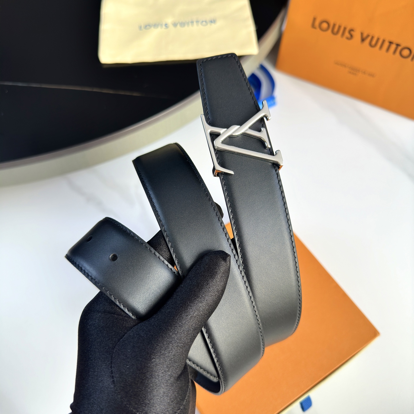 L0UIS VUITT0N 男士原單腰帶 双面デザインと耐久性