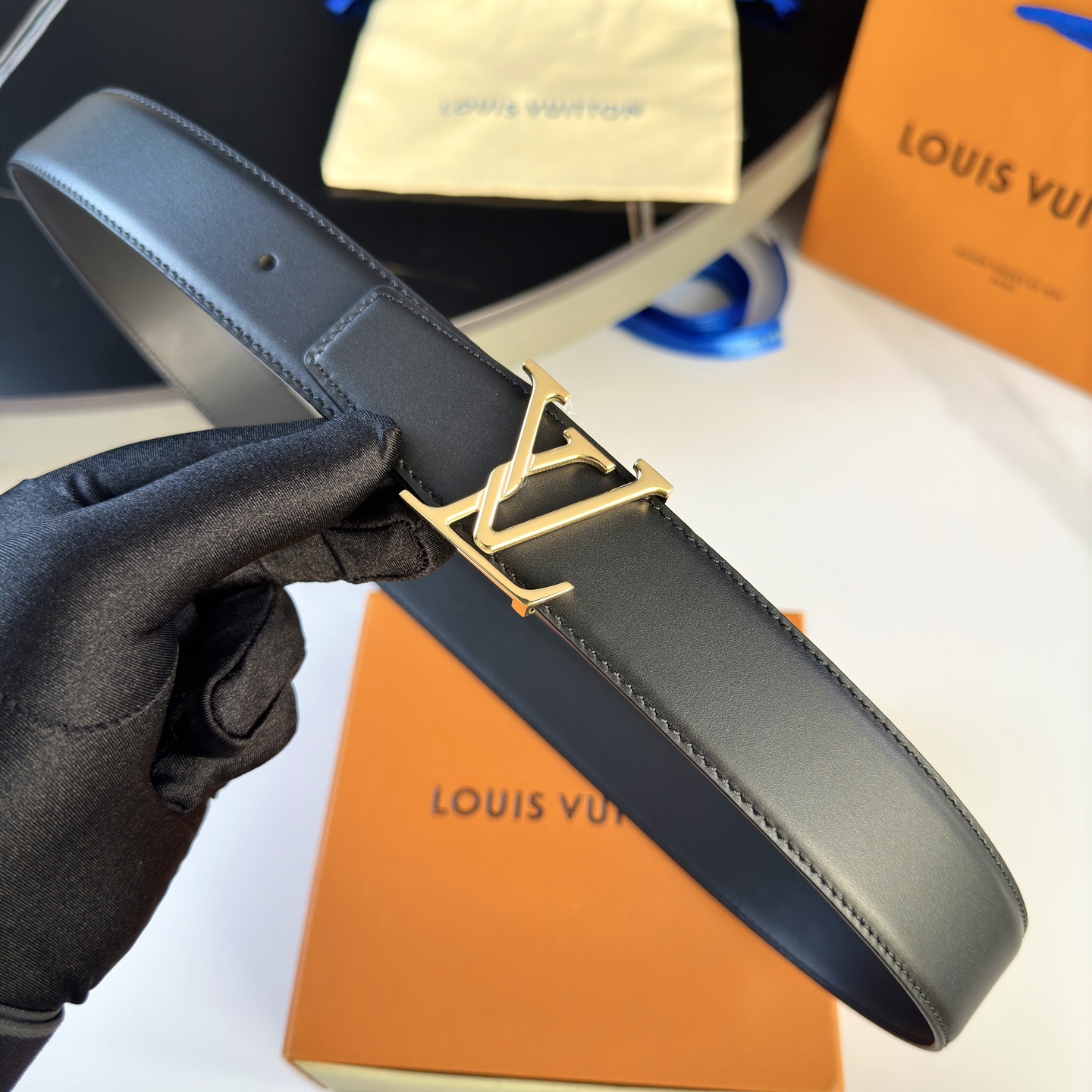 LOUIS VUITTON 男性用ダブルフェイスレザーベルト 35mm