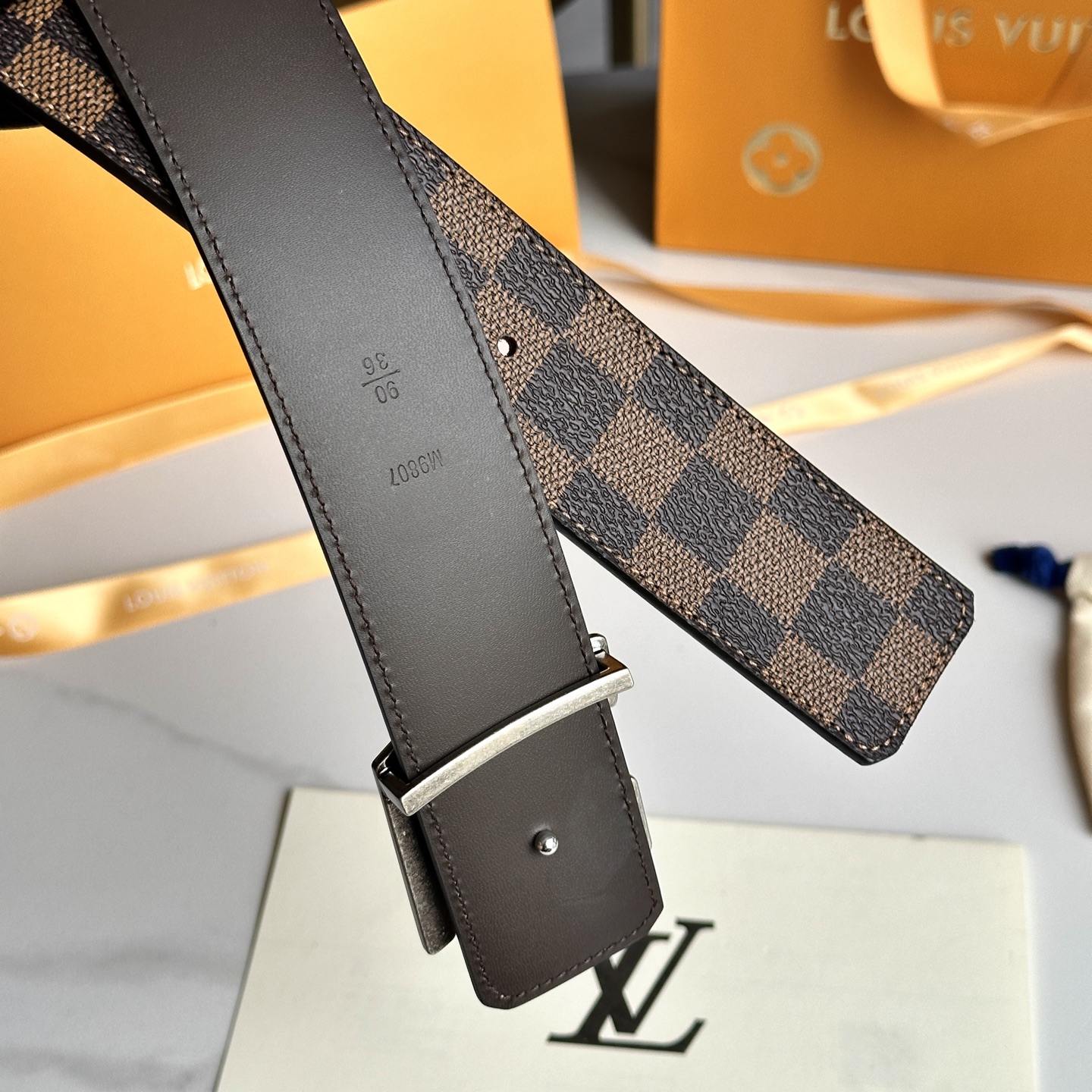 LOUIS VUITTON 原版包裝➕1.0 幅40mmのリバーシブルデザイン