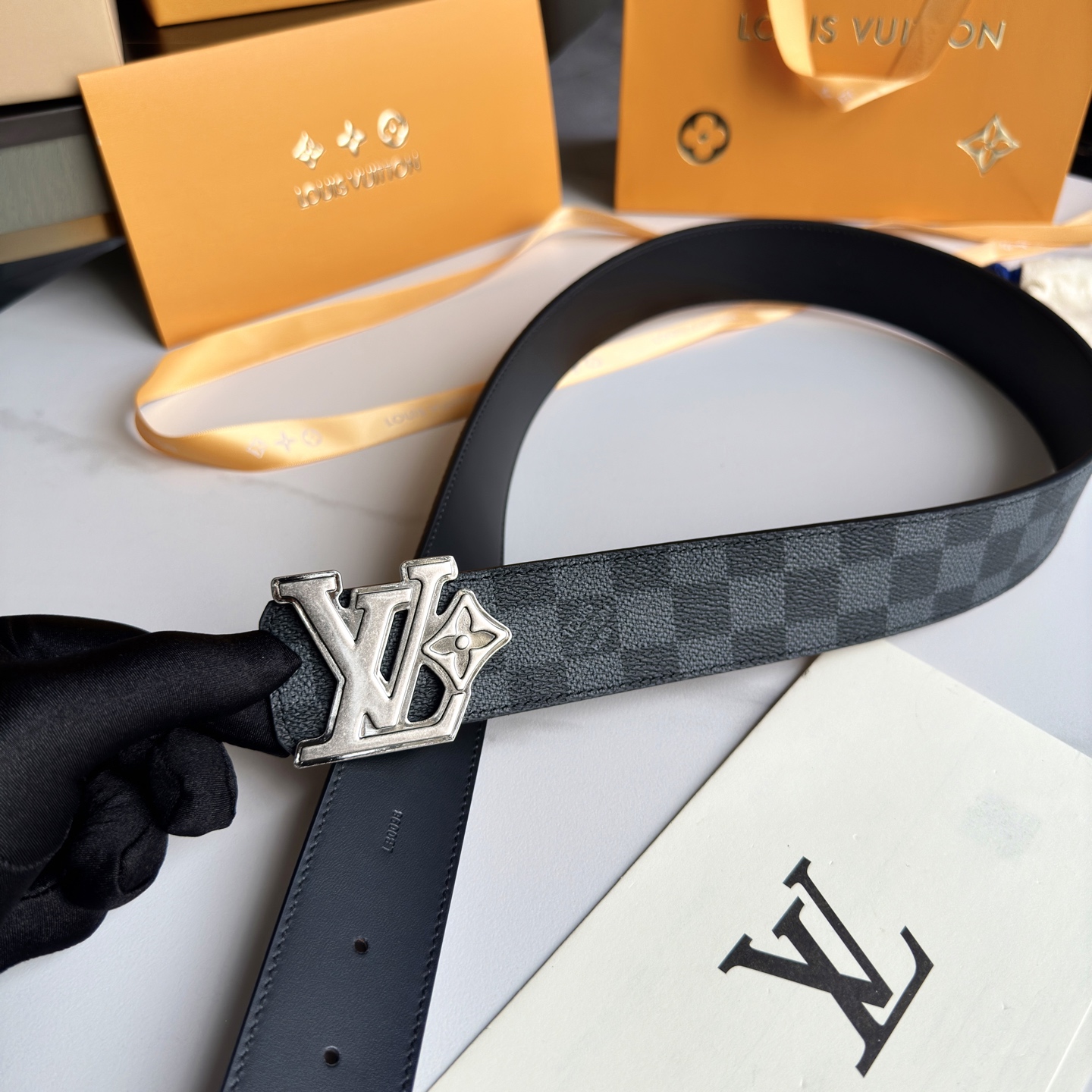 L0UIS VUITT0N 原版包裝➕1.0 クラシックデザインと高品質な素材