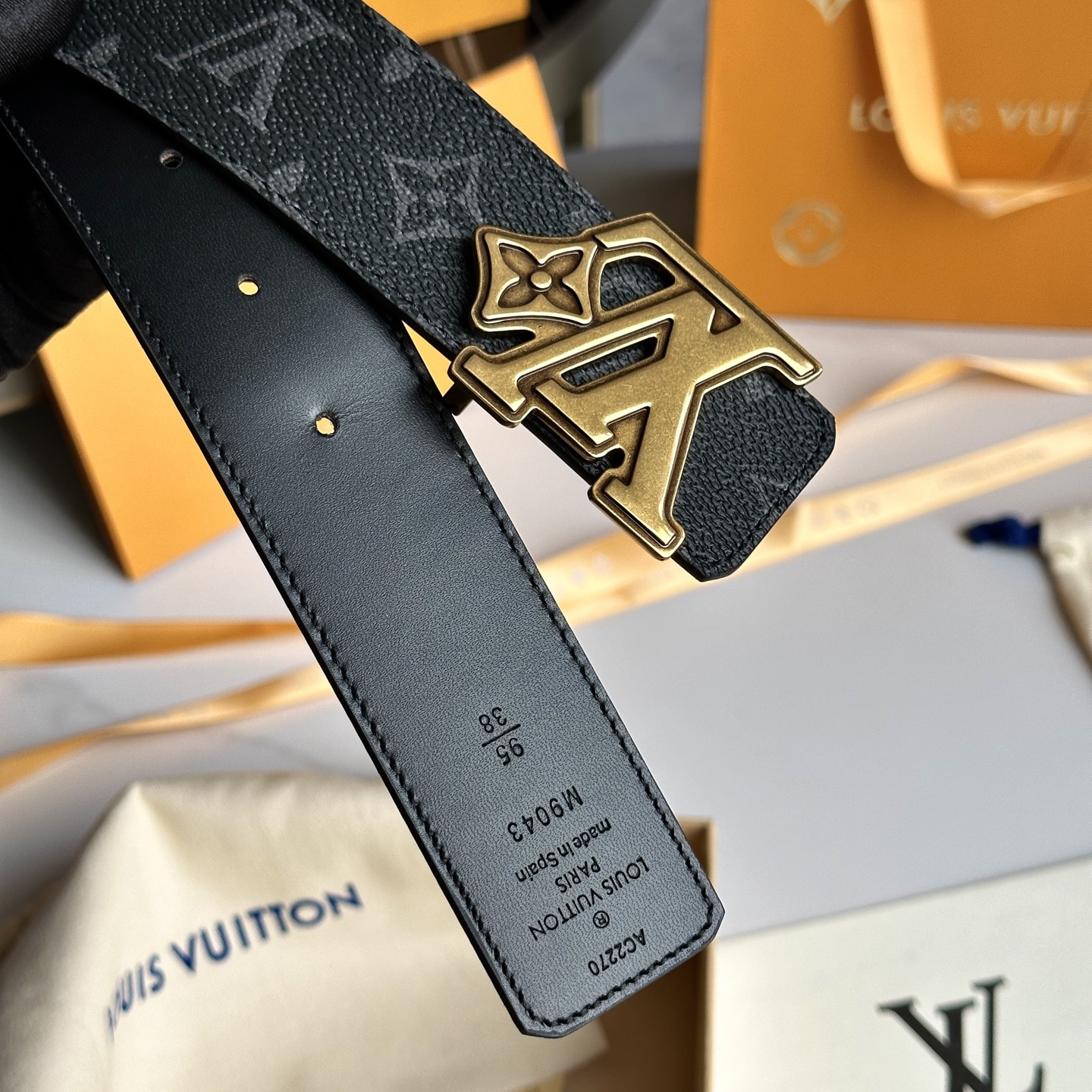 L0UIS VUITT0N 原版包裝➕1.0 - 精巧なデザインと高品質な素材