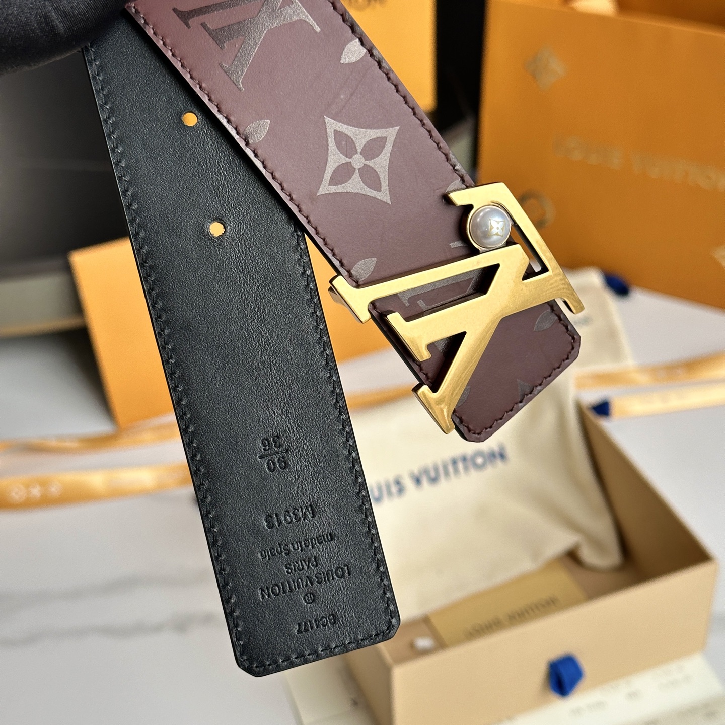 LOUIS VUITTON メンズ原単腰帶 - 二面使用可能な高級牛皮ベルト