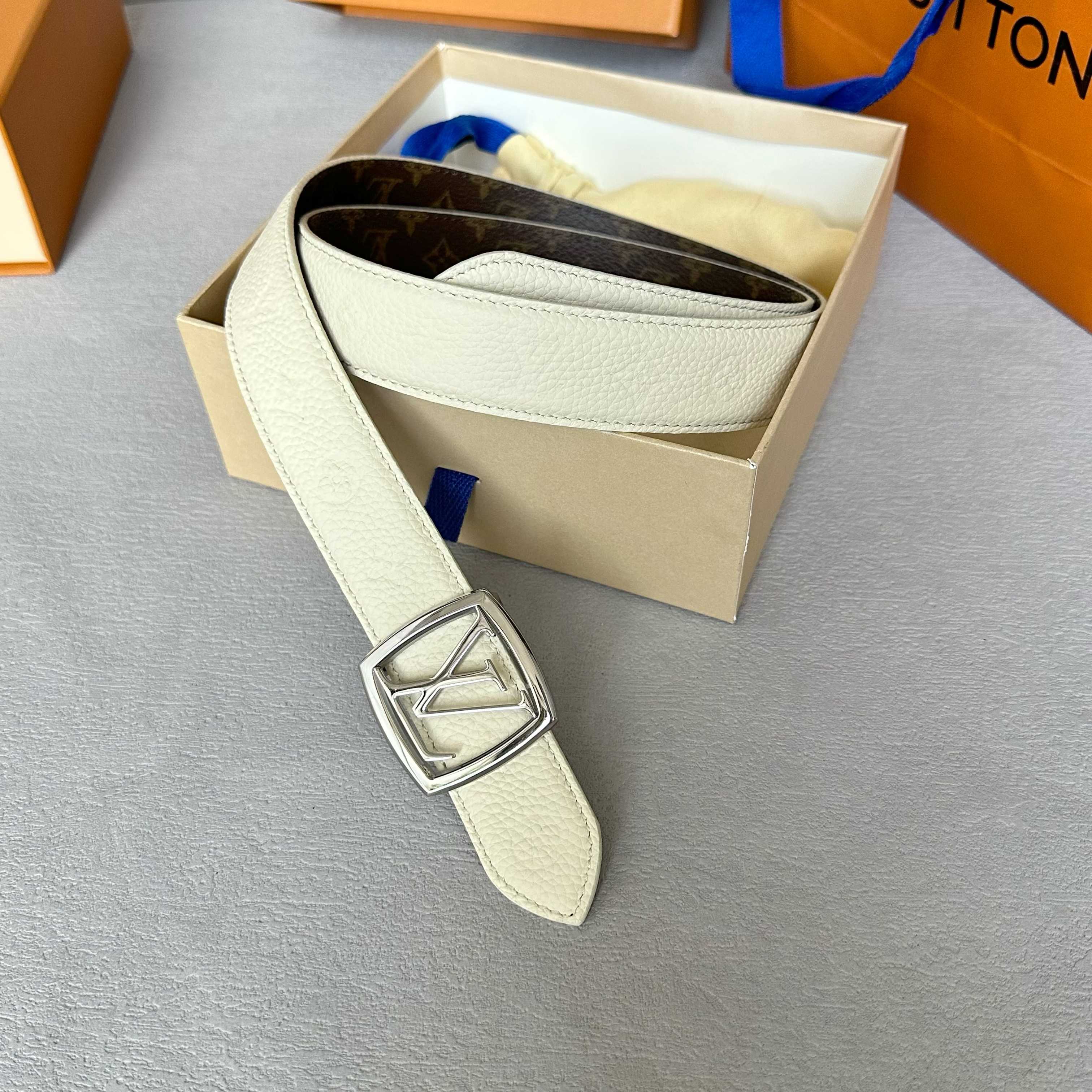 LOUIS VUITTON レディース原単腰帶 クラシックデザインとリバーシブル機能