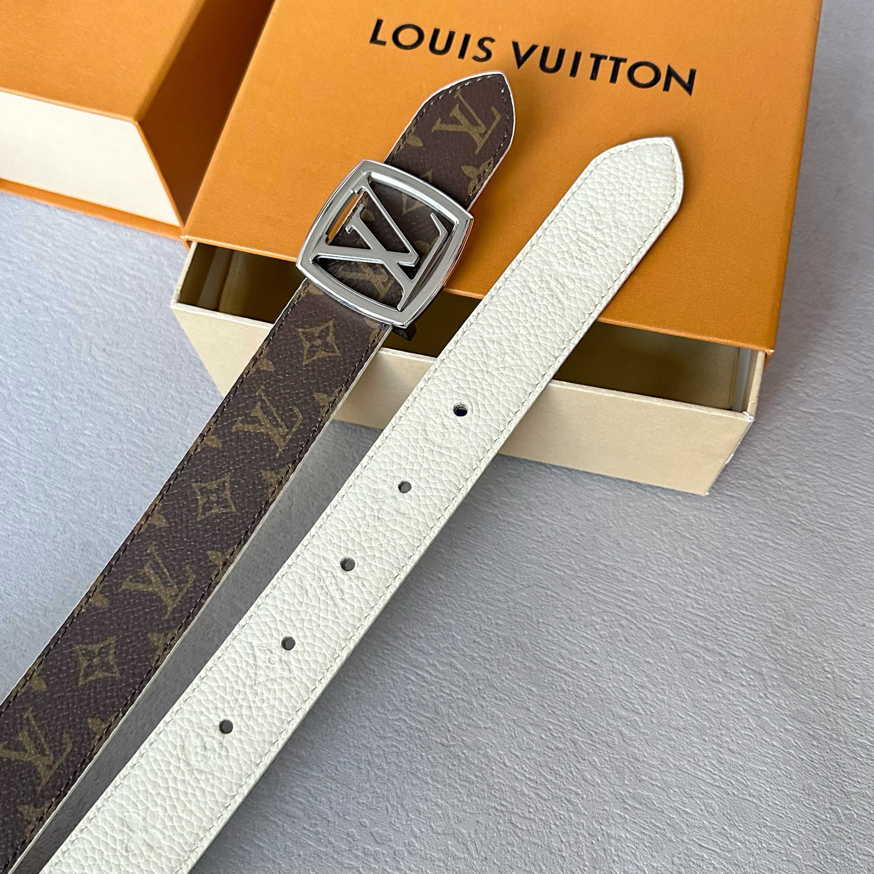 LOUIS VUITTON レディース原単腰帶 クラシックデザインとリバーシブル機能