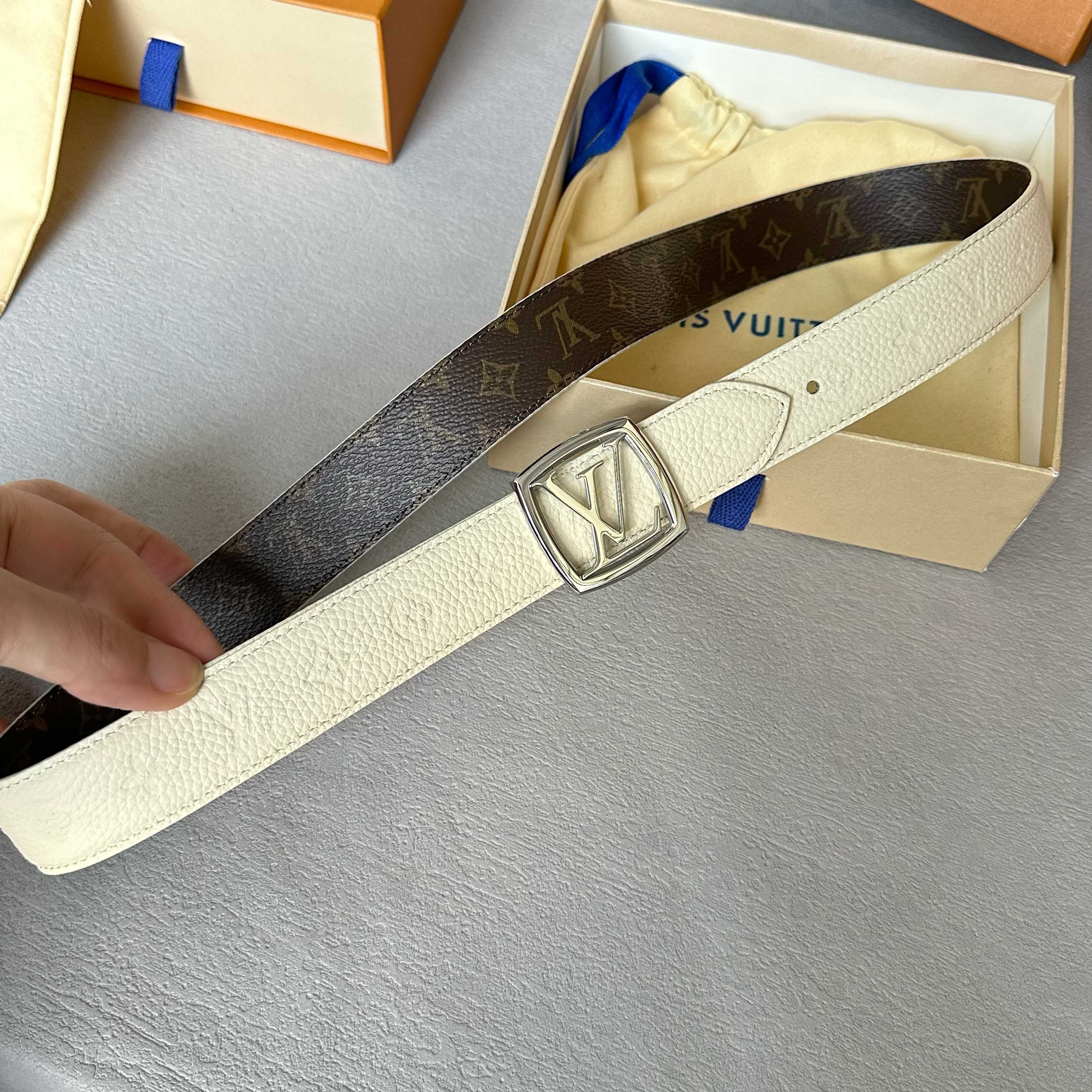 LOUIS VUITTON レディース原単腰帶 クラシックデザインとリバーシブル機能