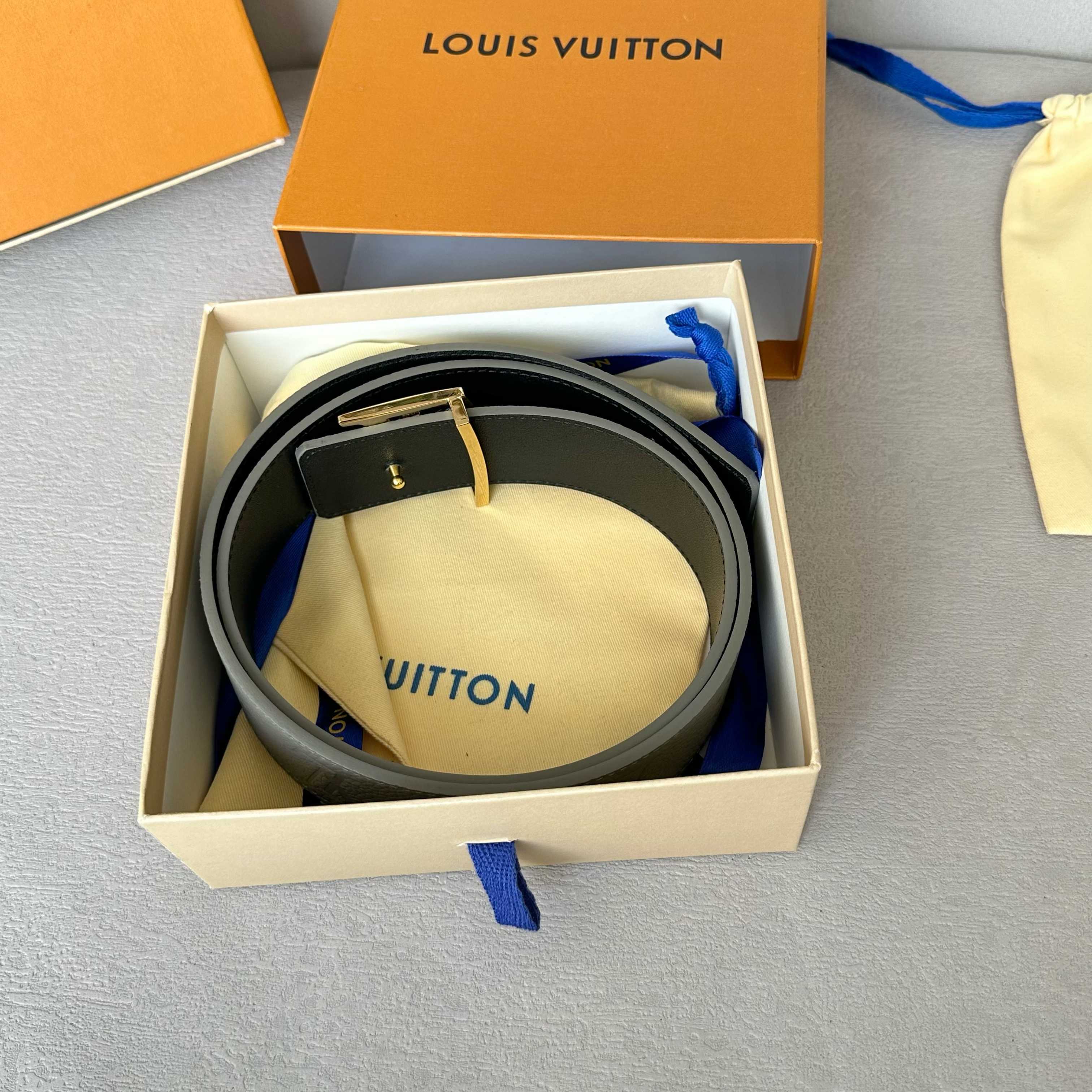 LVMHルイ・ヴィトン 原版包裝➕1.0 幅広40mmのデザイン
