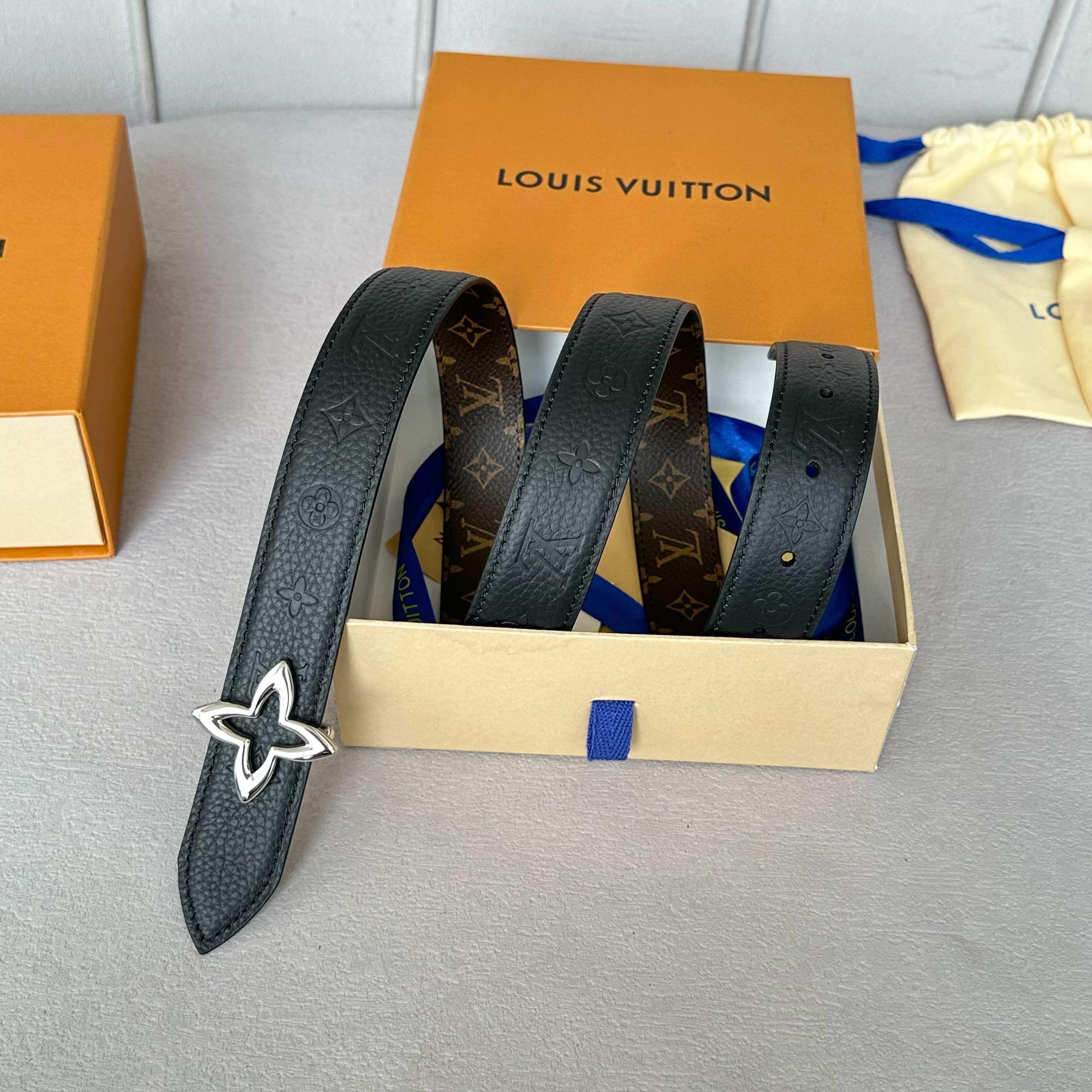 LOUIS VUITTON レディース原単腰帯 - クラシックデザイン＆ダブルサイド使用可能