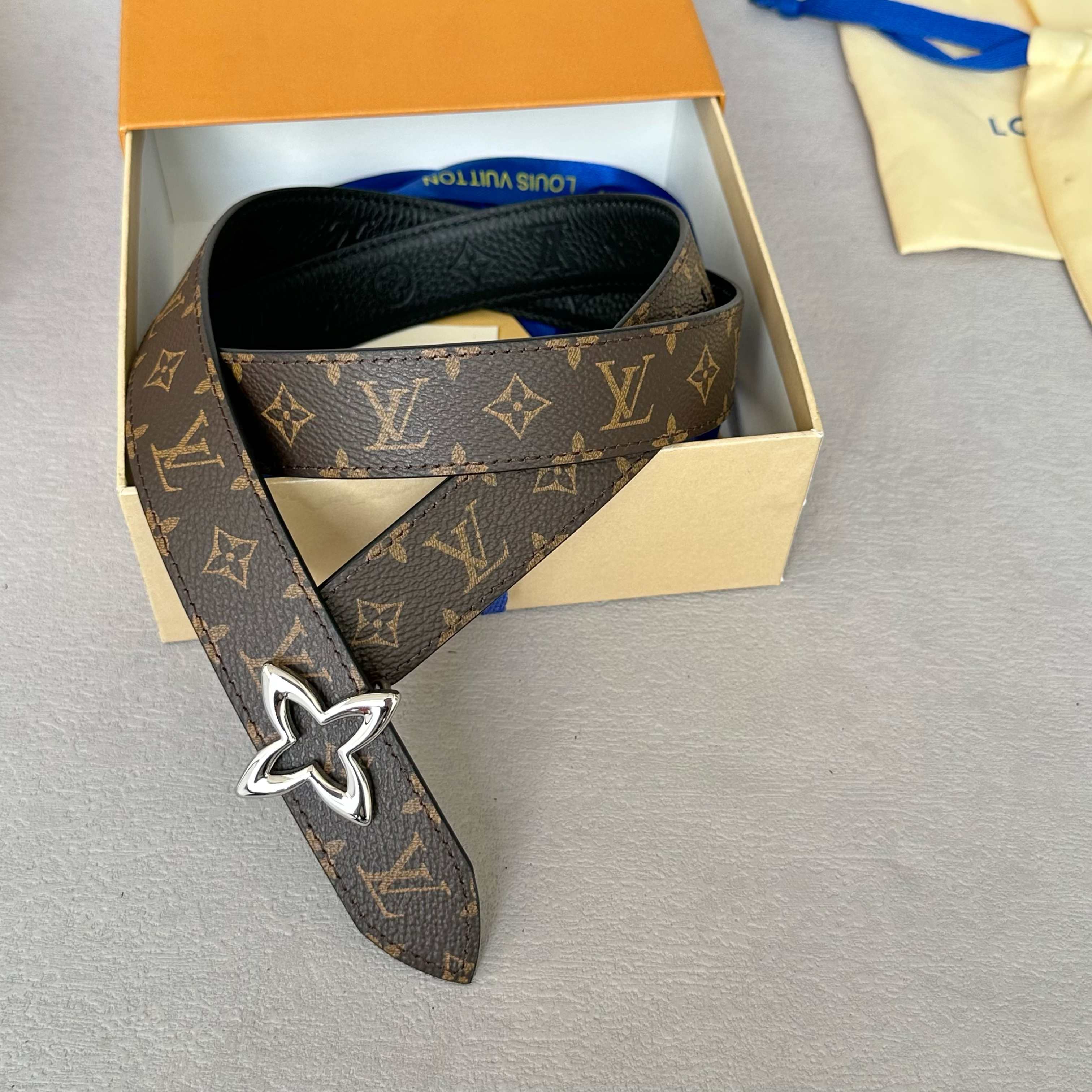 LOUIS VUITTON レディース原単腰帯 - クラシックデザイン＆ダブルサイド使用可能