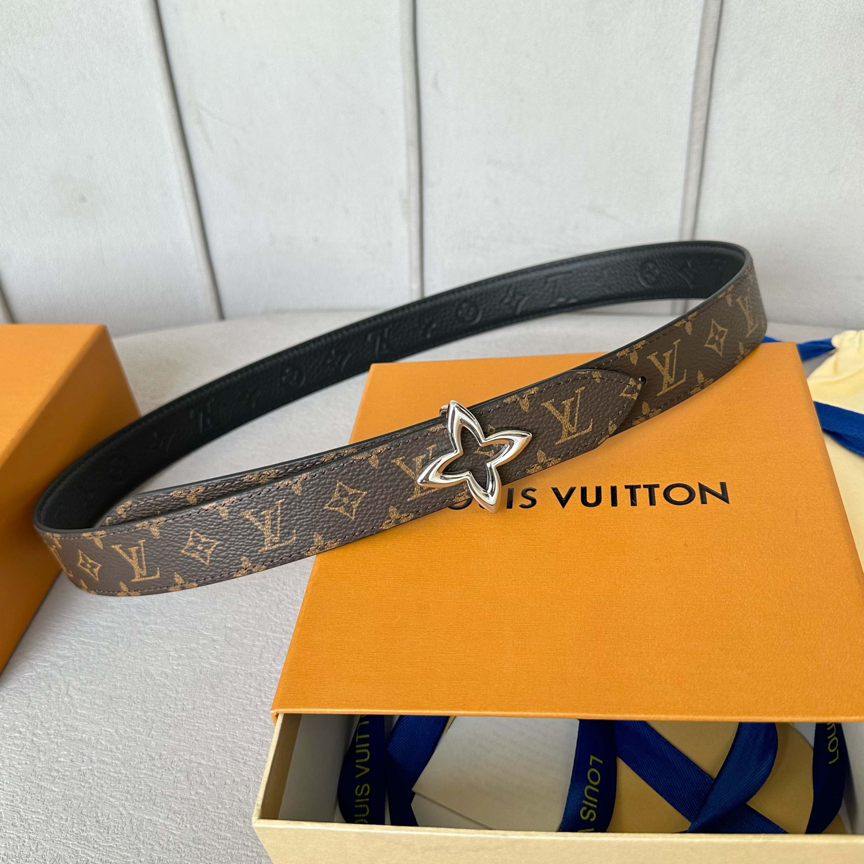 LOUIS VUITTON レディース原単腰帯 - クラシックデザイン＆ダブルサイド使用可能