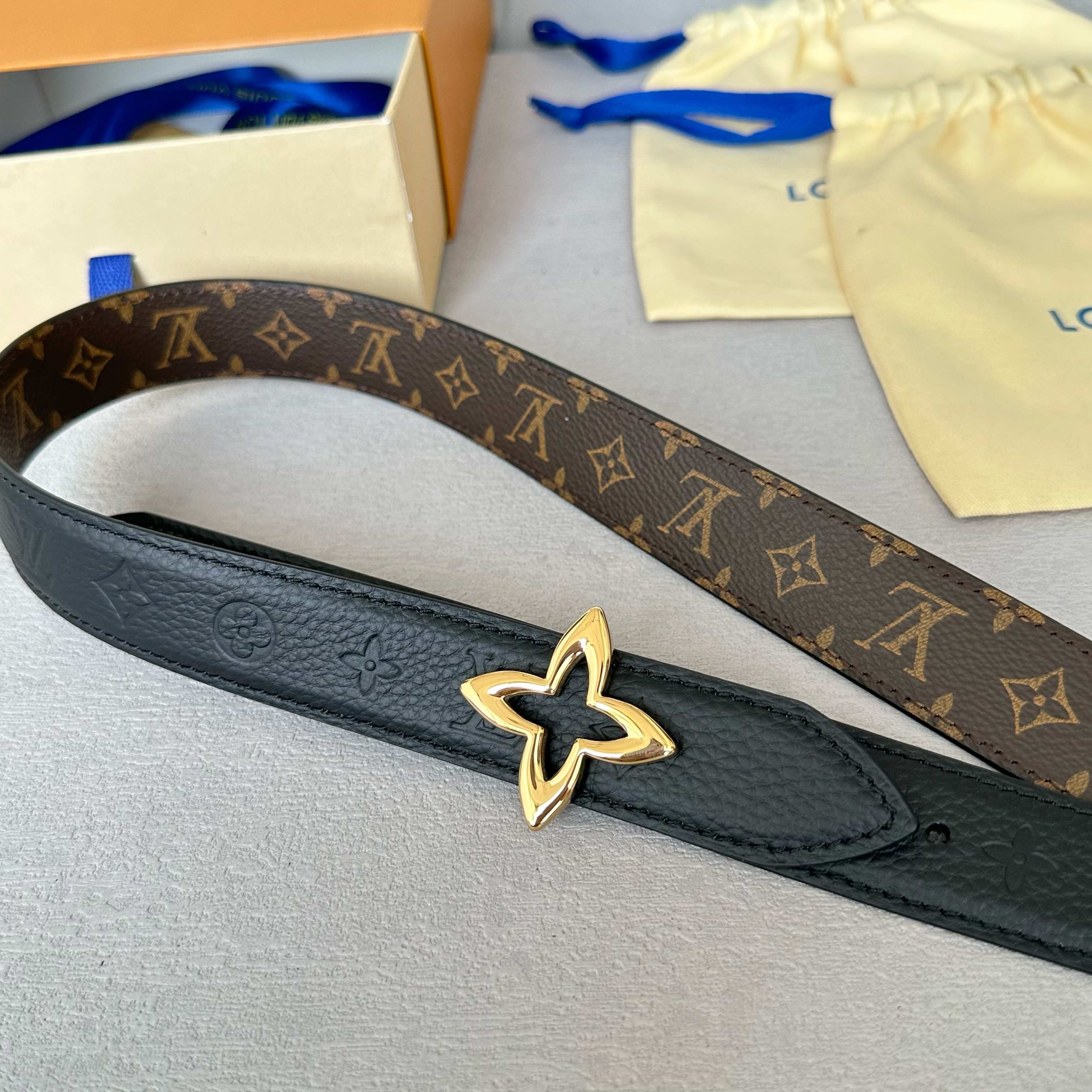 LVMH レディース原単腰帶 30mm 幅 洗練されたデザイン