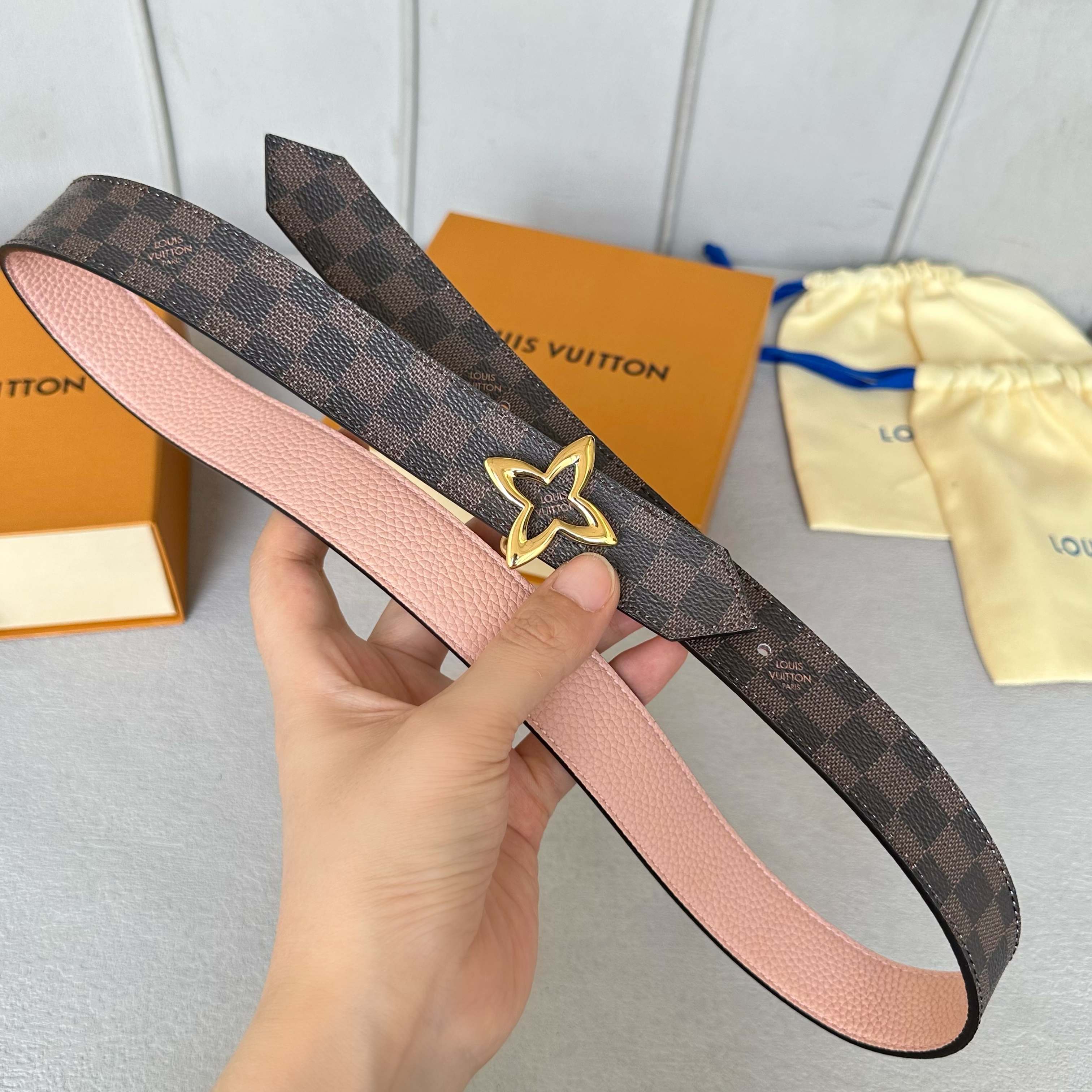 LVMH レディース原版包裝腰帶 - 双面デザインとクラシックな花柄