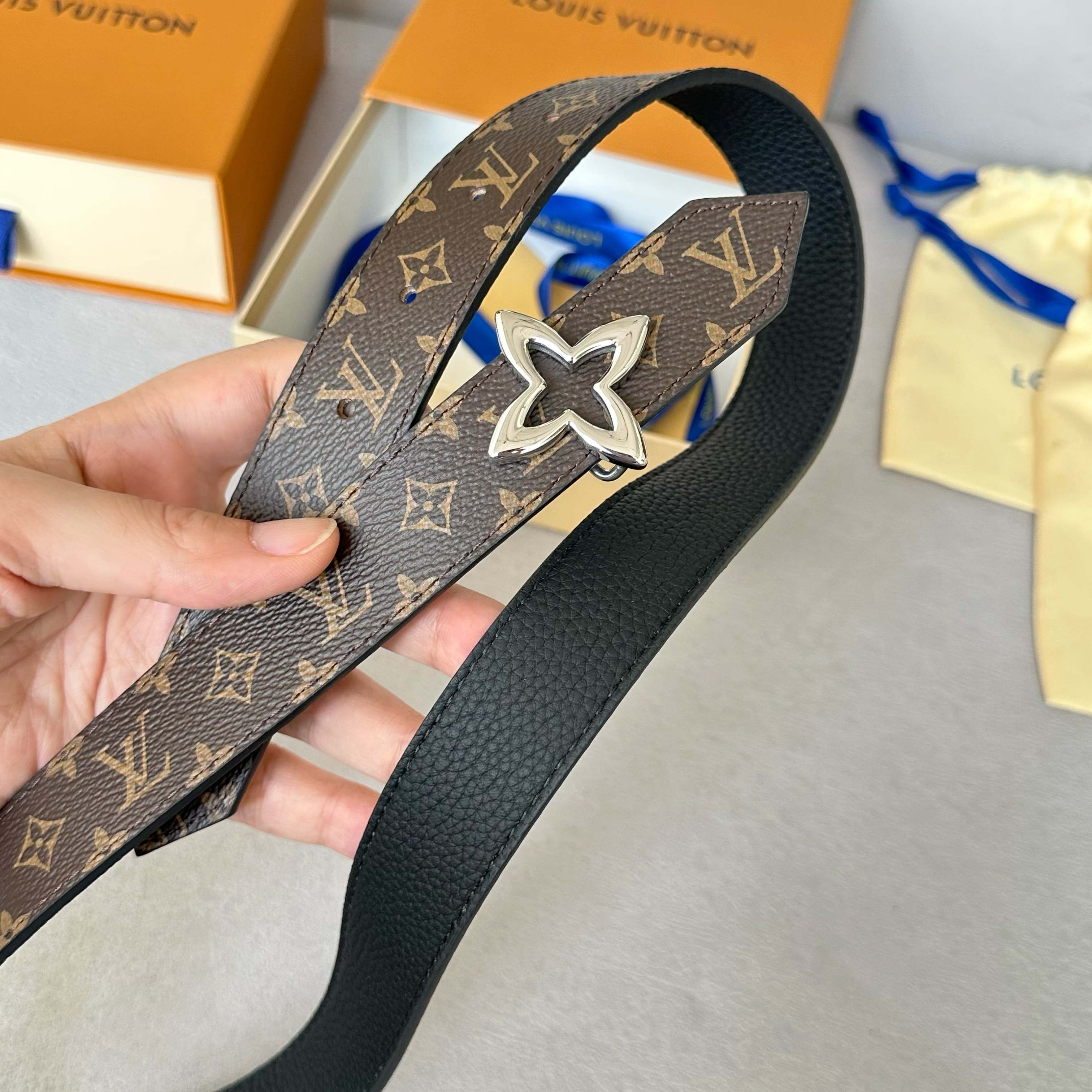 LouiS Vuitton レディース原単腰帯 30mm幅 両面使用可能