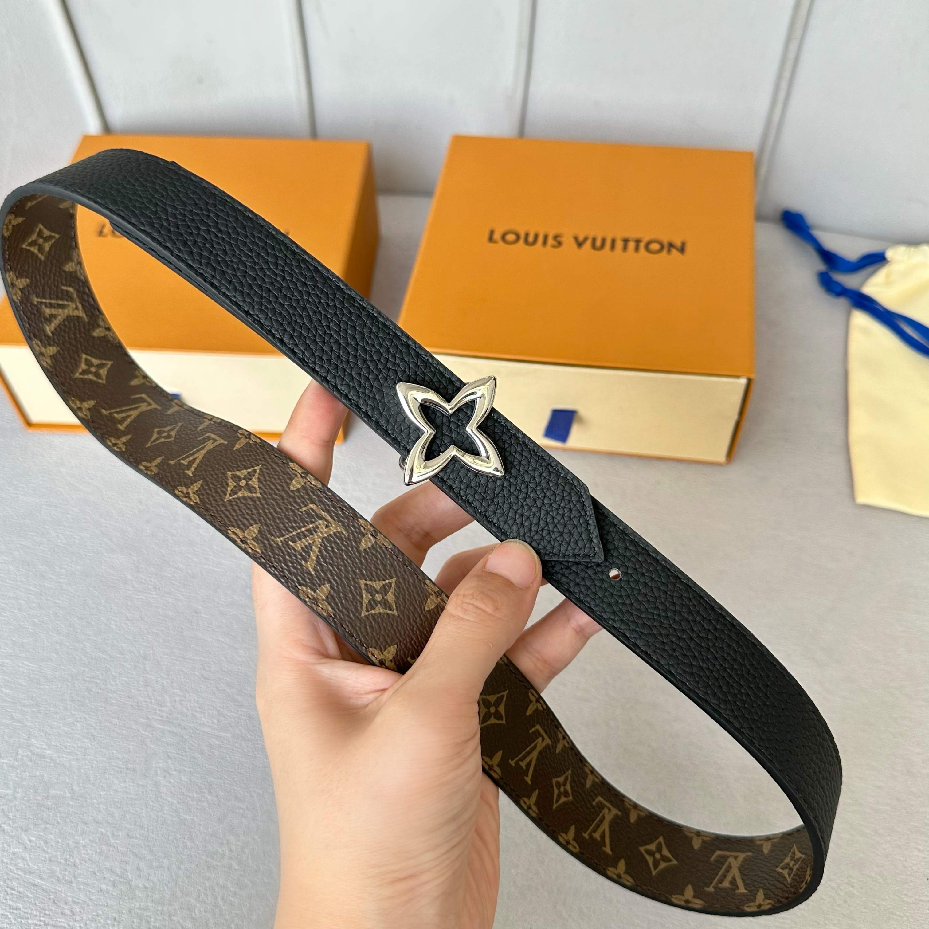 LouiS Vuitton レディース原単腰帯 30mm幅 両面使用可能