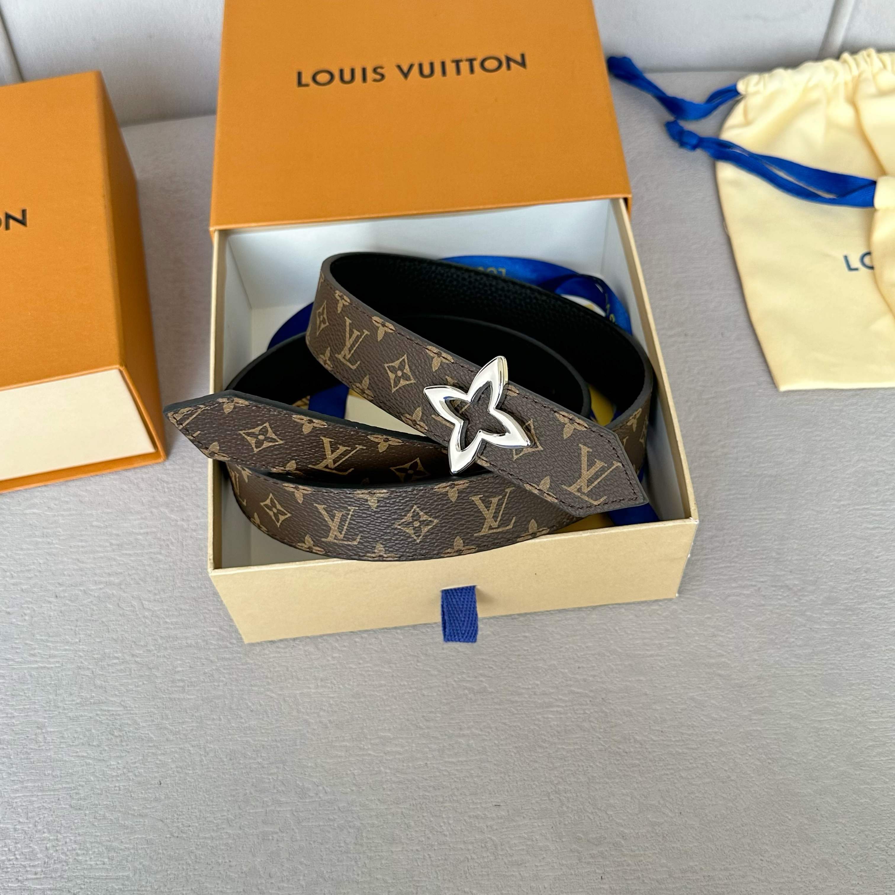 LouiS Vuitton レディース原単腰帯 30mm幅 両面使用可能