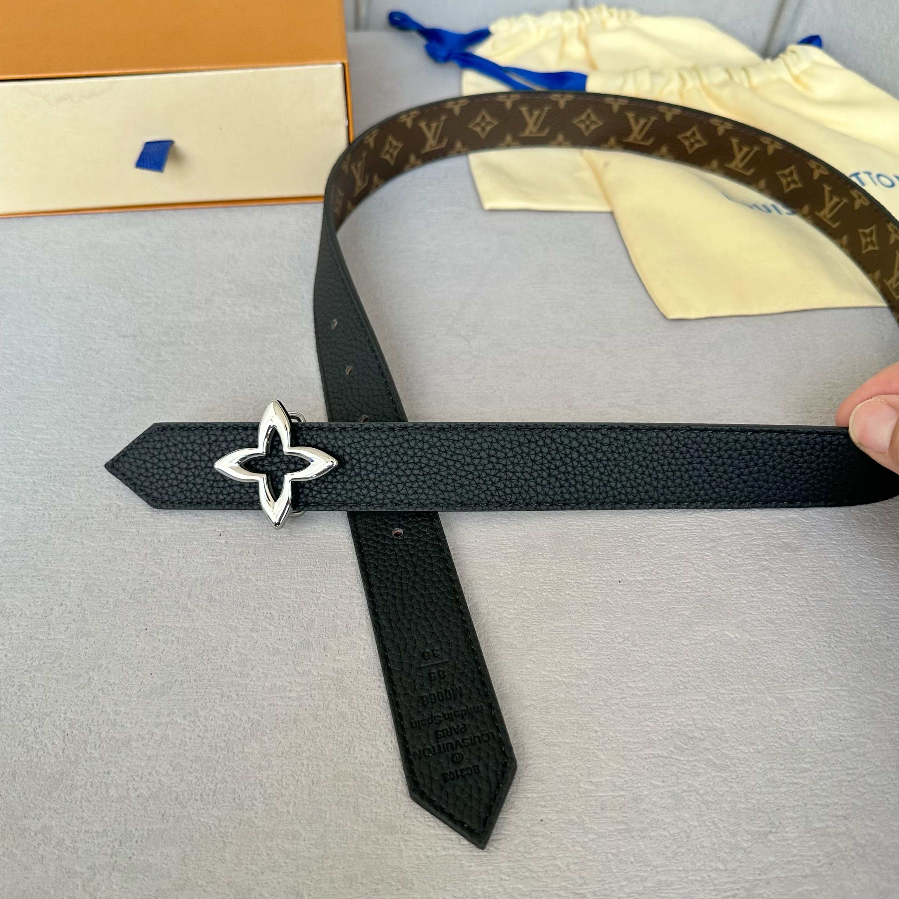 LouiS Vuitton レディース原単腰帯 30mm幅 両面使用可能