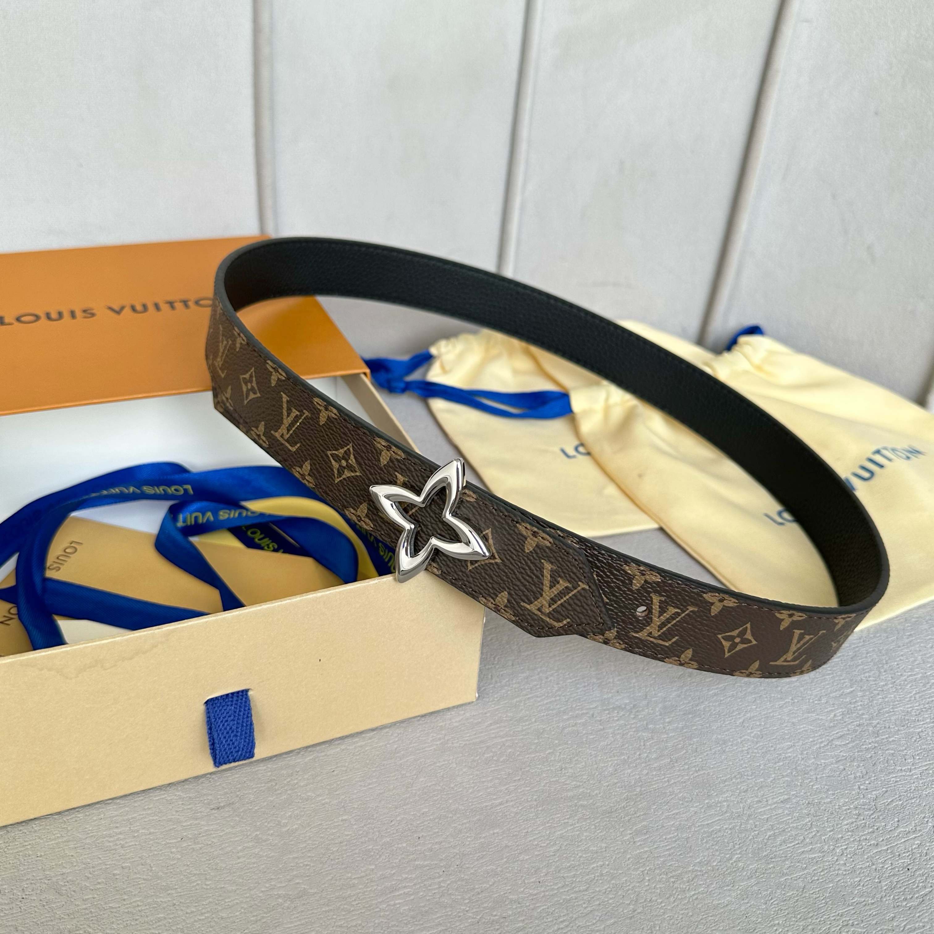 LouiS Vuitton レディース原単腰帯 30mm幅 両面使用可能