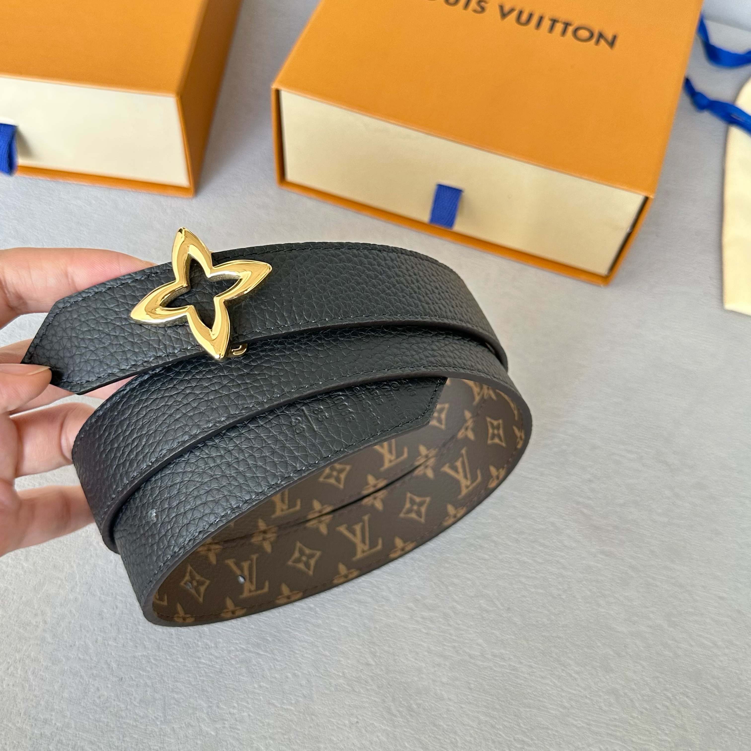 LOUIS VUITTON レディース原単腰帯 PVCと牛皮のリバーシブルデザイン