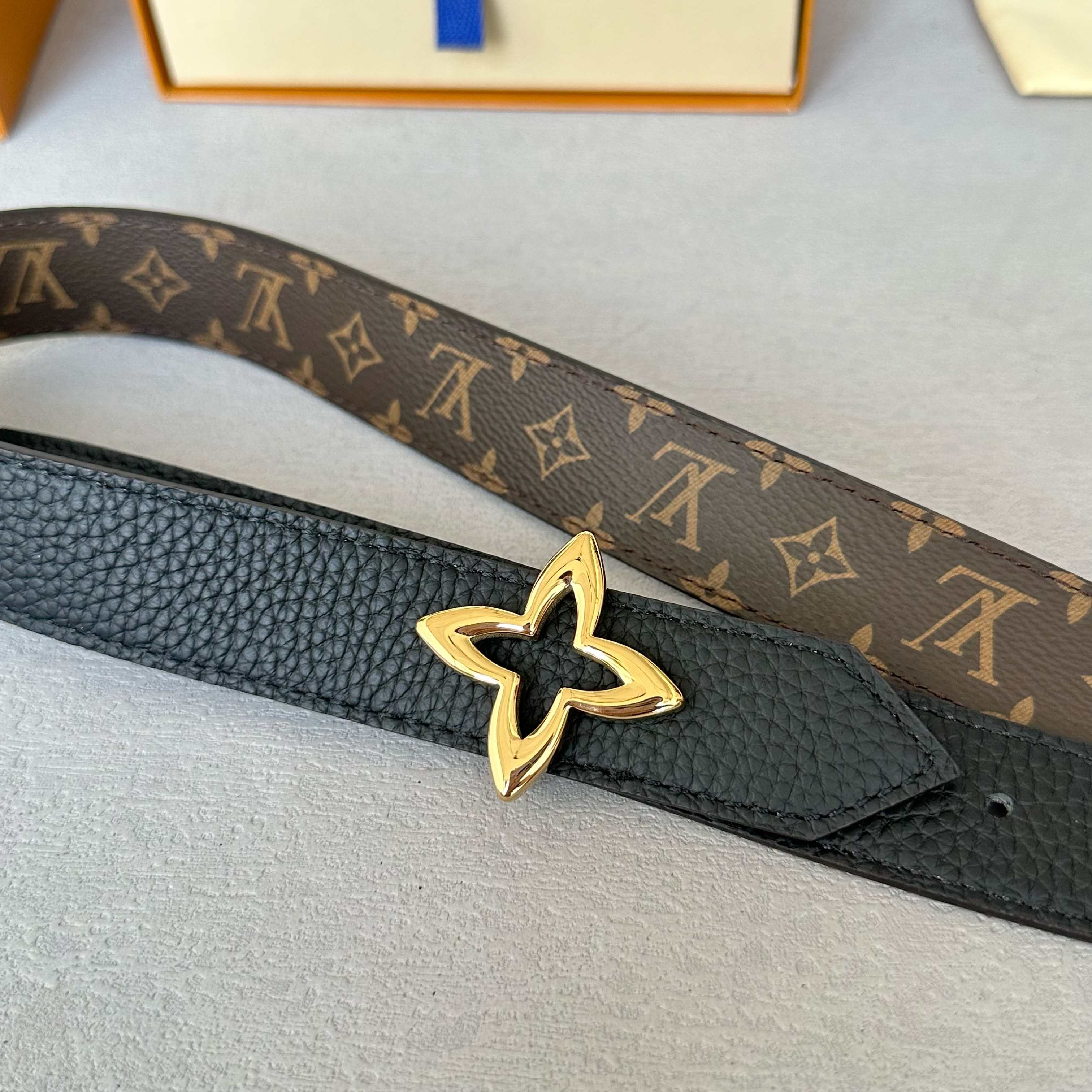 LOUIS VUITTON レディース原単腰帯 PVCと牛皮のリバーシブルデザイン