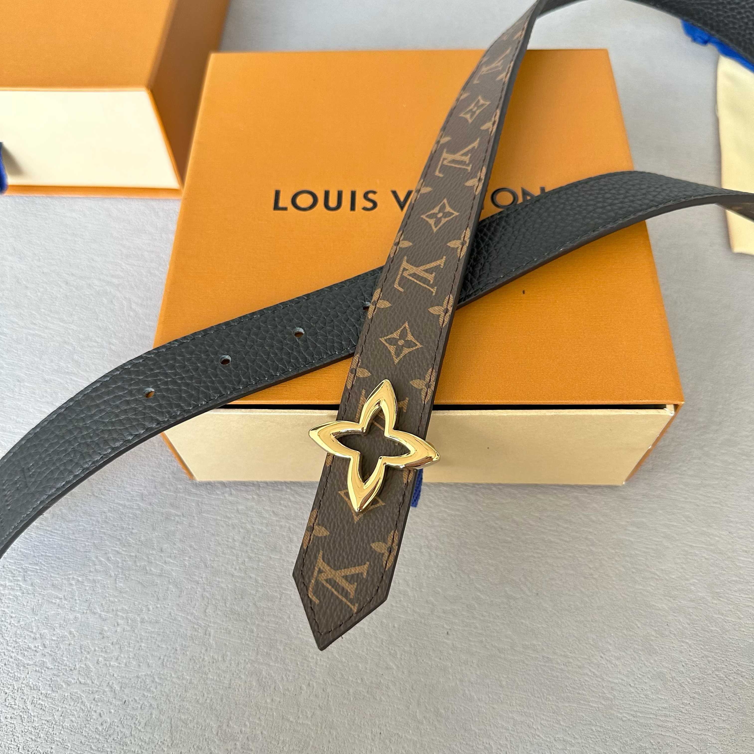 LOUIS VUITTON レディース原単腰帯 PVCと牛皮のリバーシブルデザイン