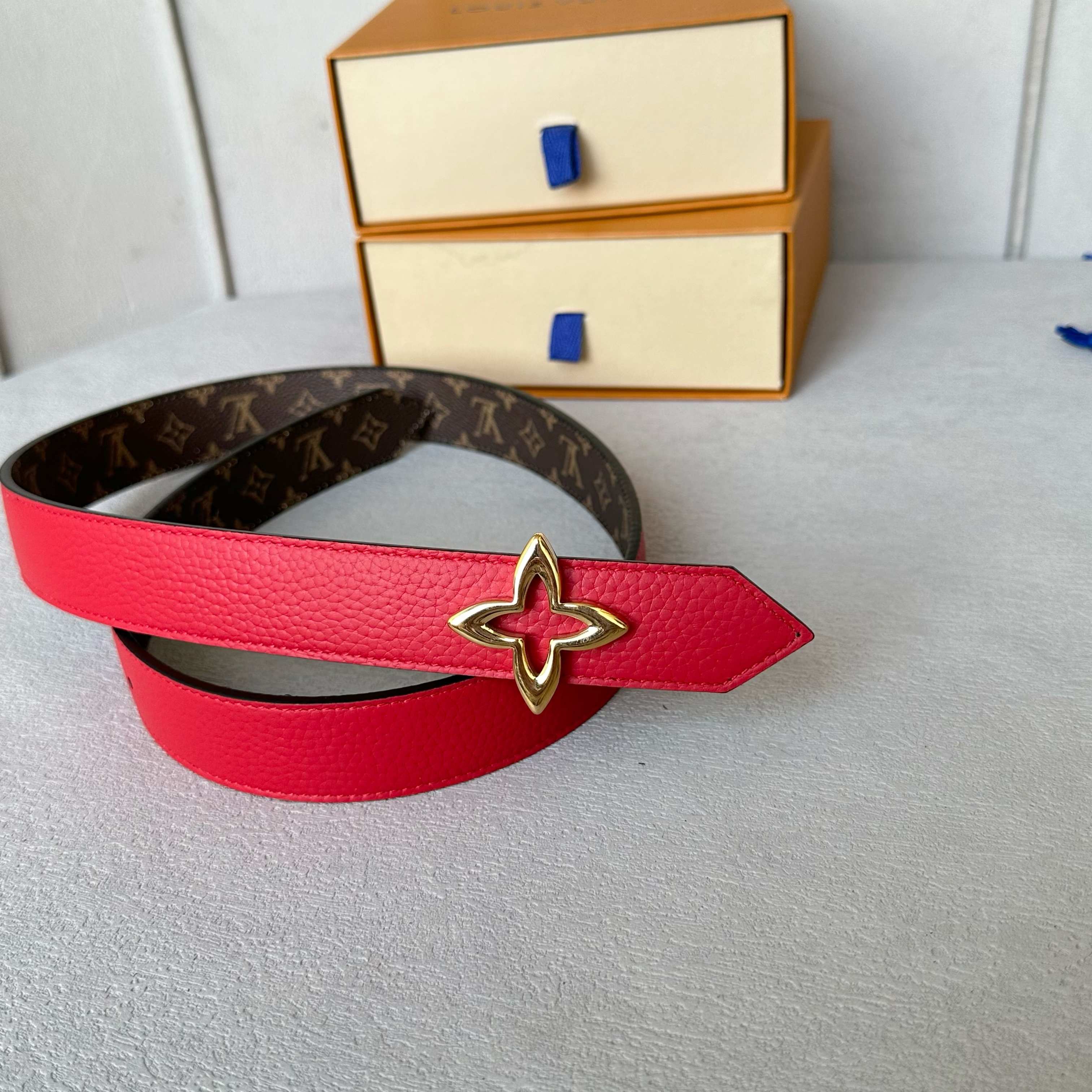 L0UIS VUITT0N レディース原単腰帯 幅30mm PVCと牛皮のコンビ