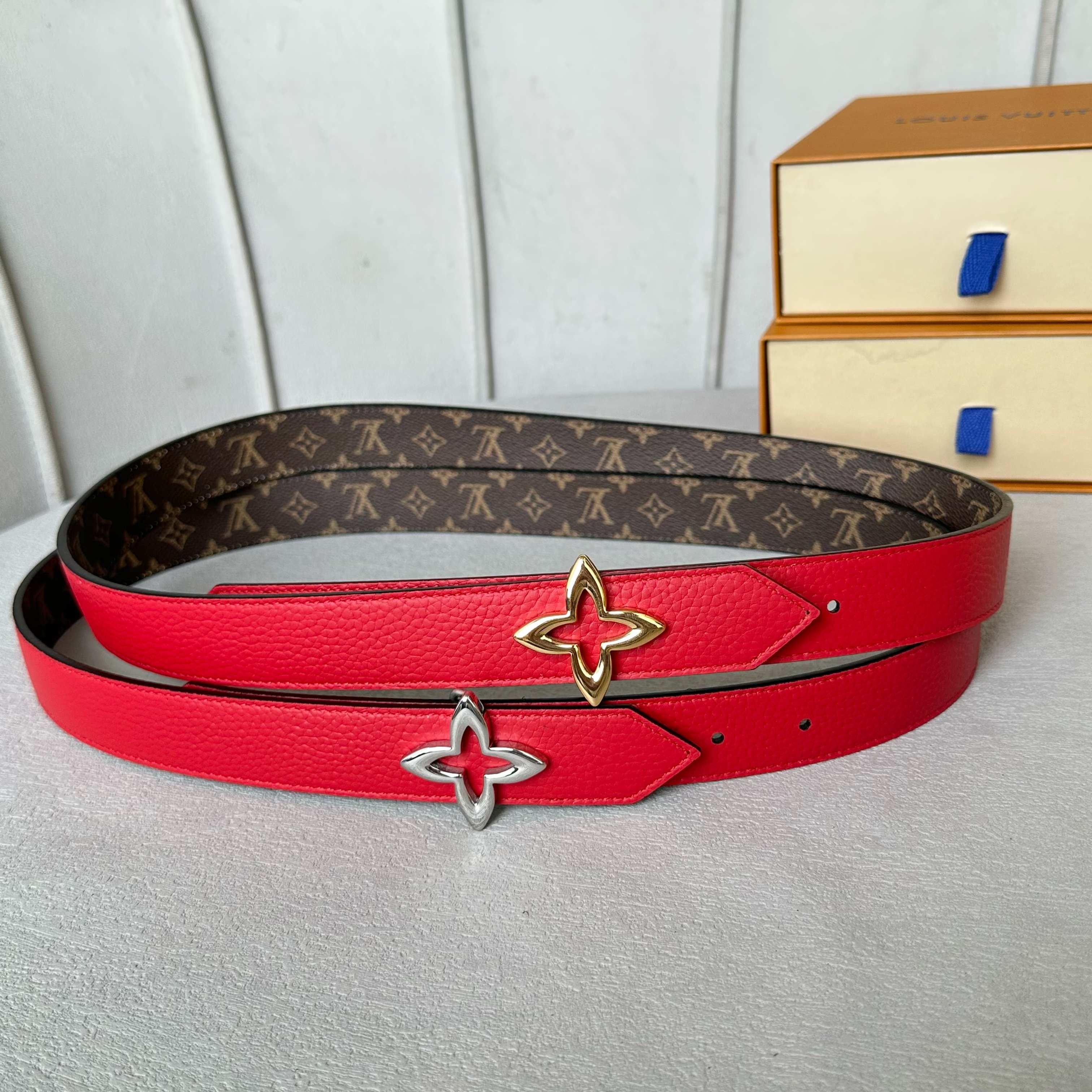 L0UIS VUITT0N レディース原単腰帯 幅30mm PVCと牛皮のコンビ