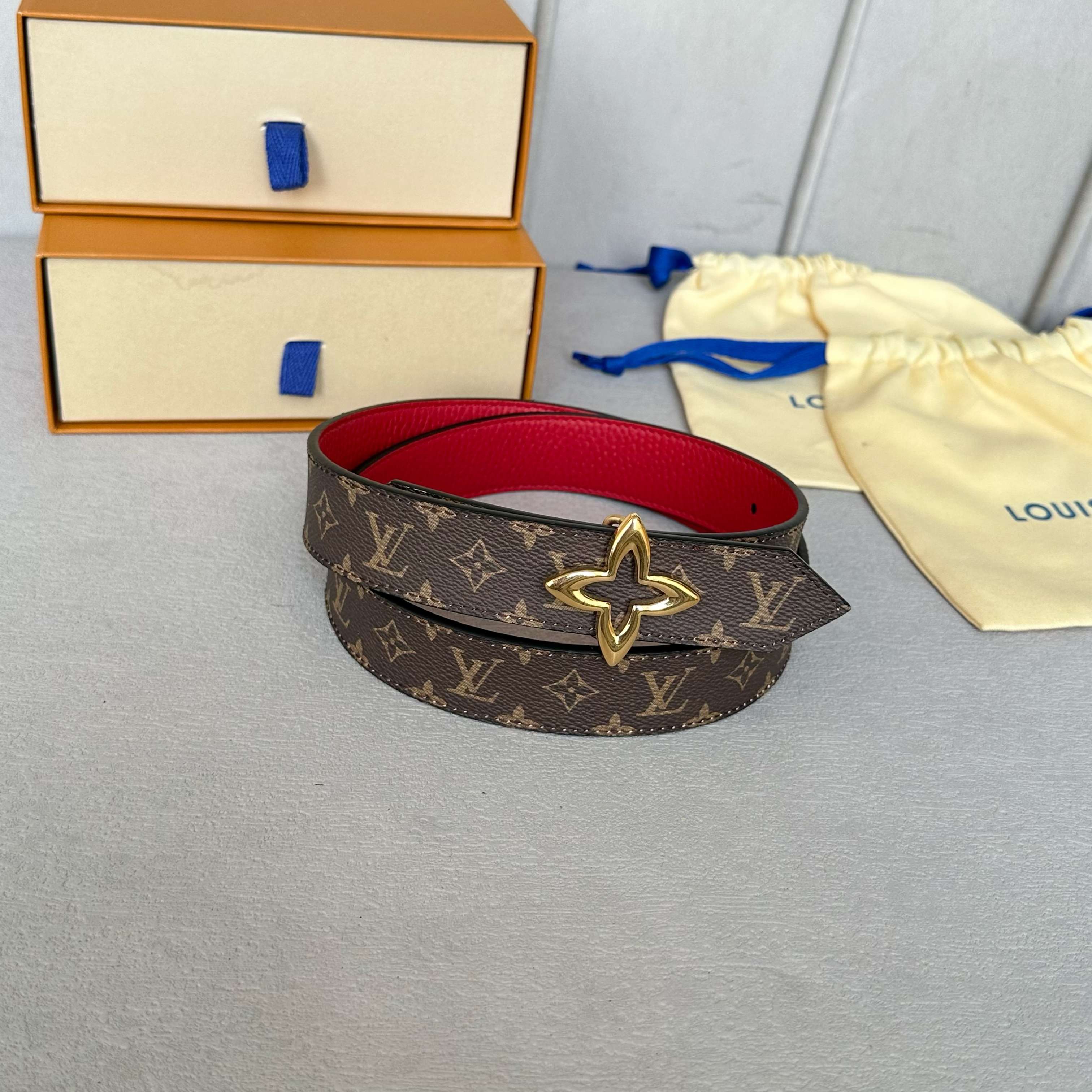 L0UIS VUITT0N レディース原単腰帯 幅30mm PVCと牛皮のコンビ