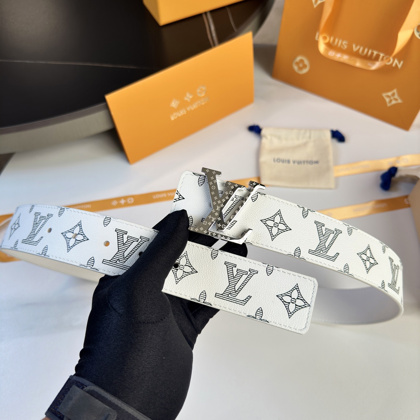 LOUIS VUITTON 原版包裝➕1.0 幅広40mmの最新モデル