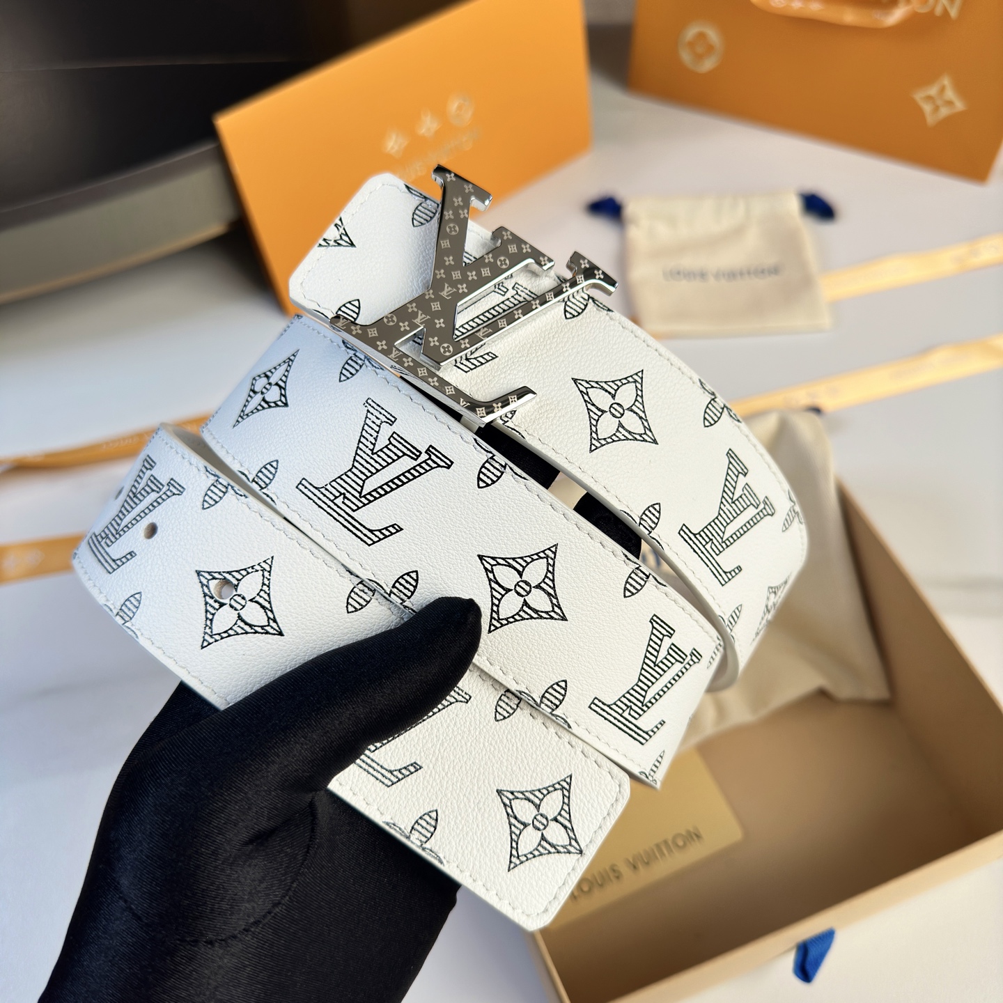 LOUIS VUITTON 原版包裝➕1.0 幅広40mmの最新モデル