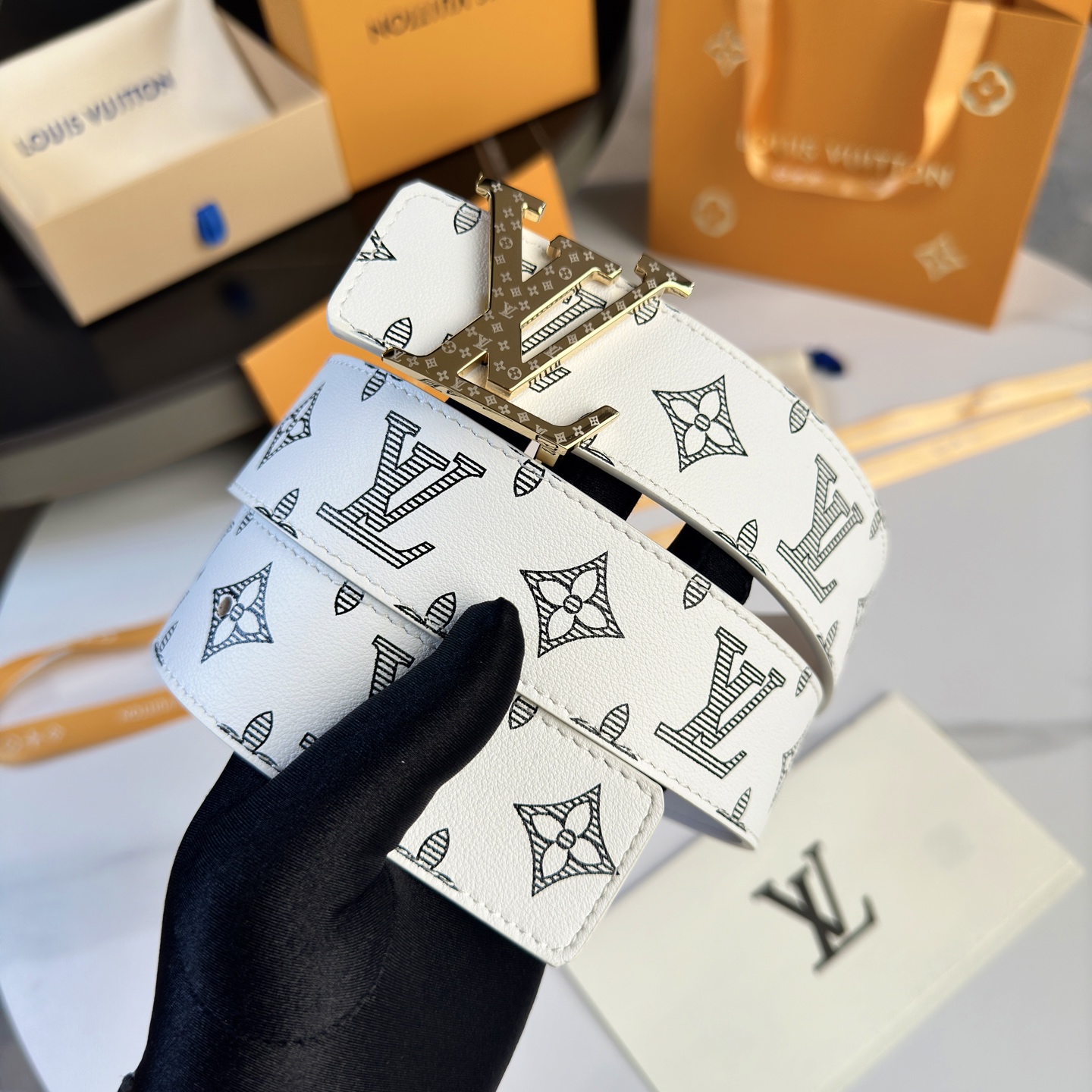 LOUIS VUITTON 原版包裝➕1.0 - 幅広のスタイリッシュベルト