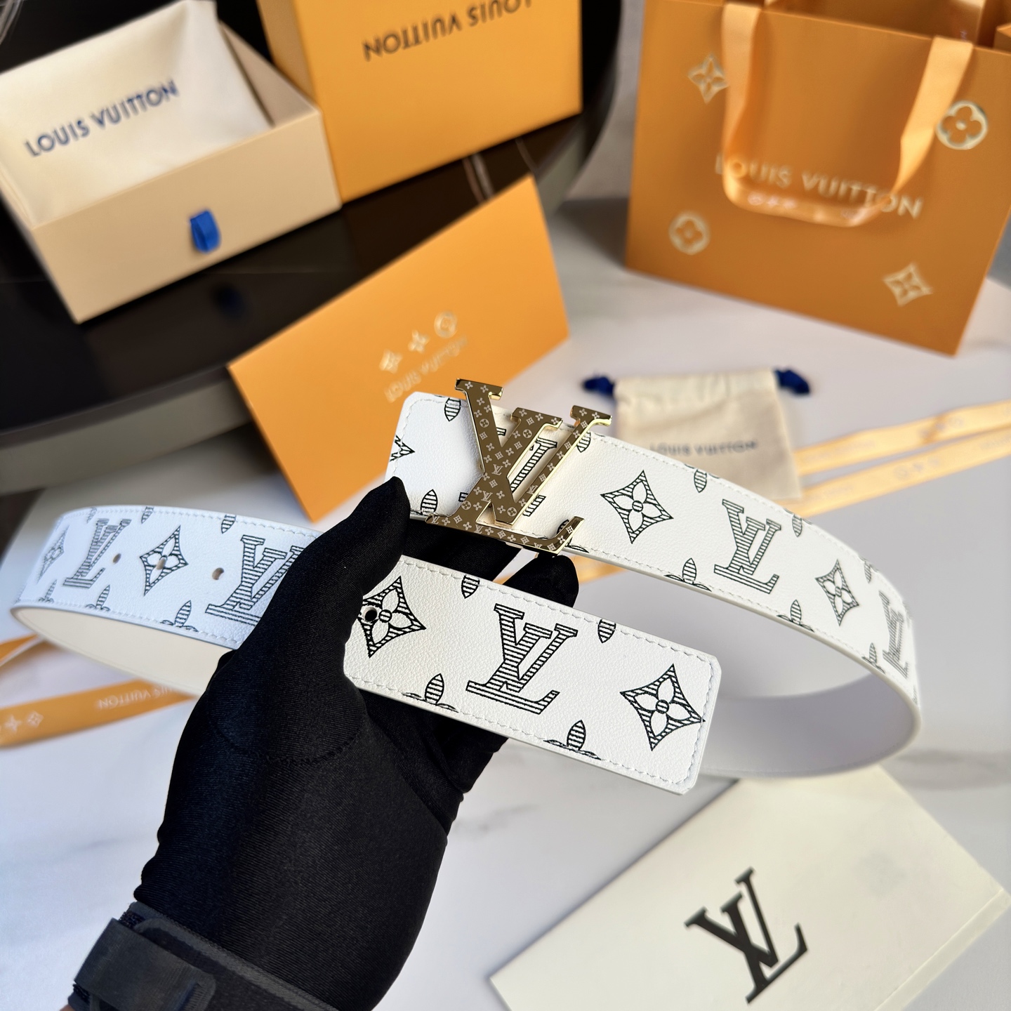 LOUIS VUITTON 原版包裝➕1.0 - 幅広のスタイリッシュベルト