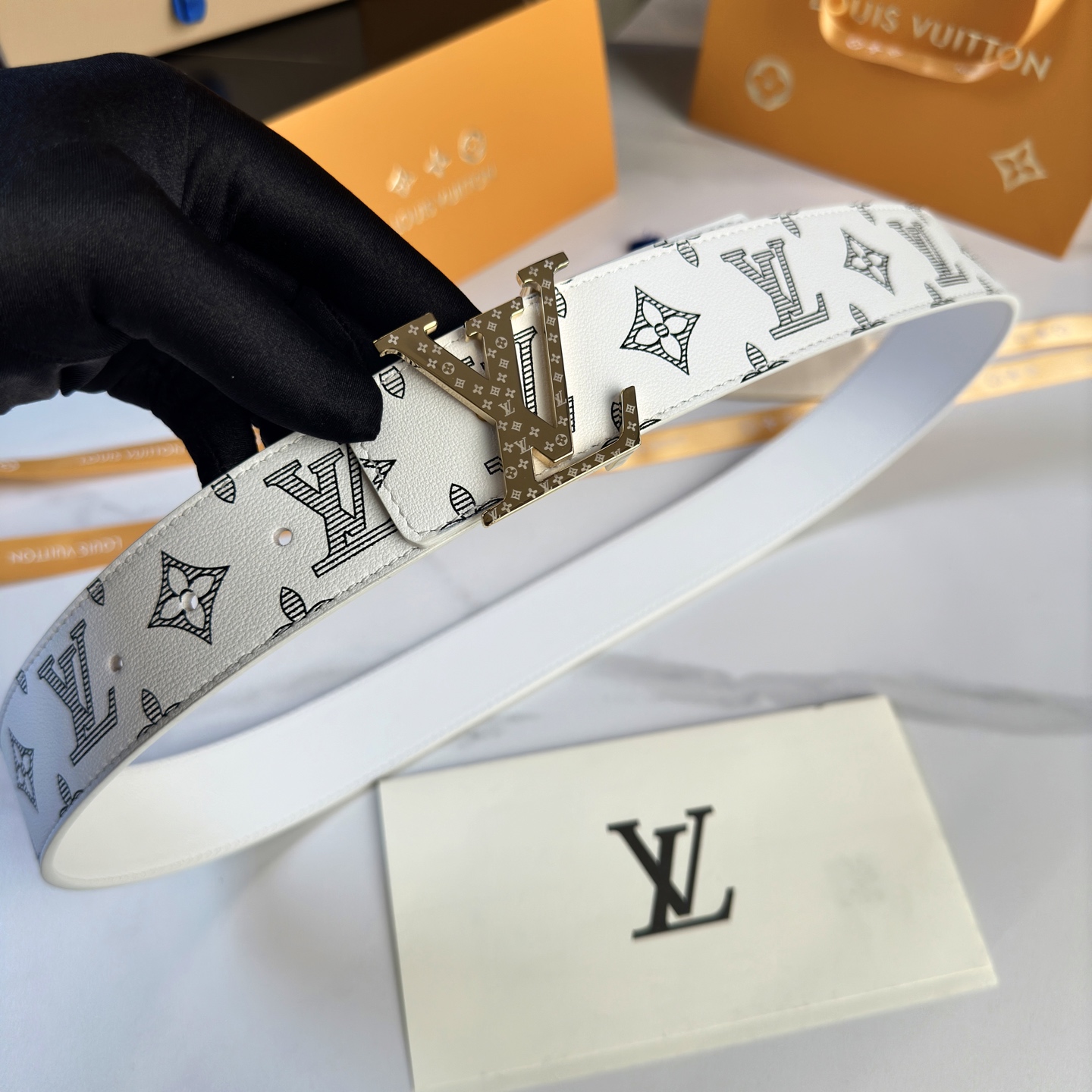 LOUIS VUITTON 原版包裝➕1.0 - 幅広のスタイリッシュベルト