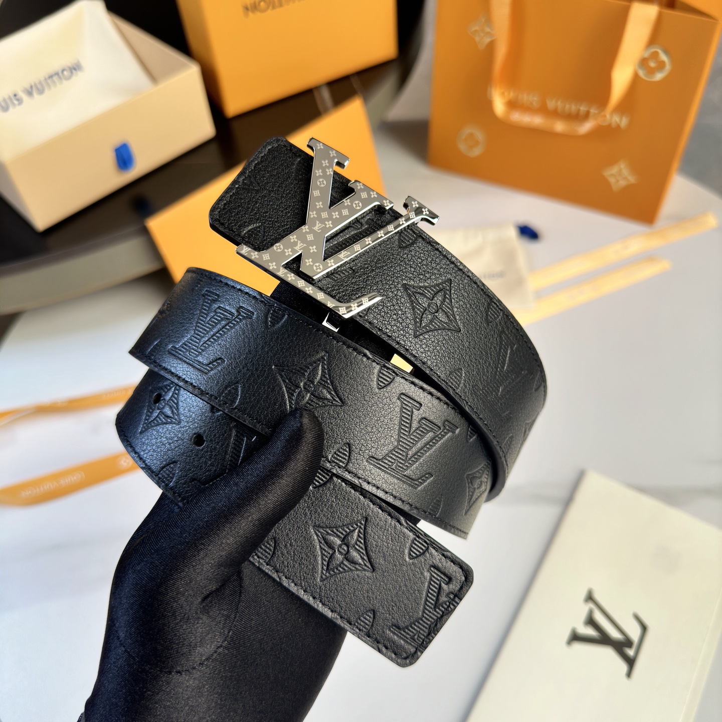 L Vuitton 原版包裝➕1.0 幅40mm 高級小牛皮搭扣