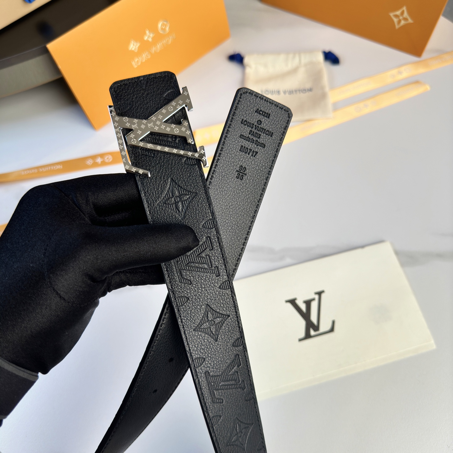 L Vuitton 原版包裝➕1.0 幅40mm 高級小牛皮搭扣