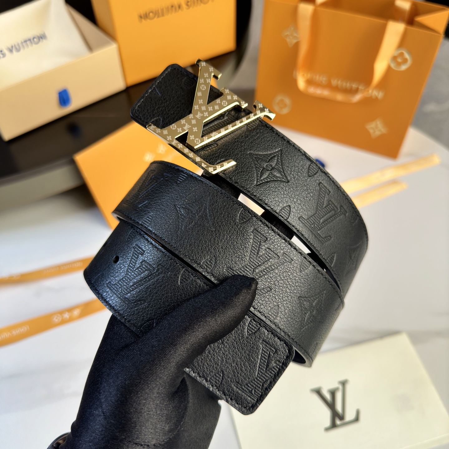 LOUIS VUITTON 原版包裝➕1.0 - 新型字母搭扣と小牛皮内襯