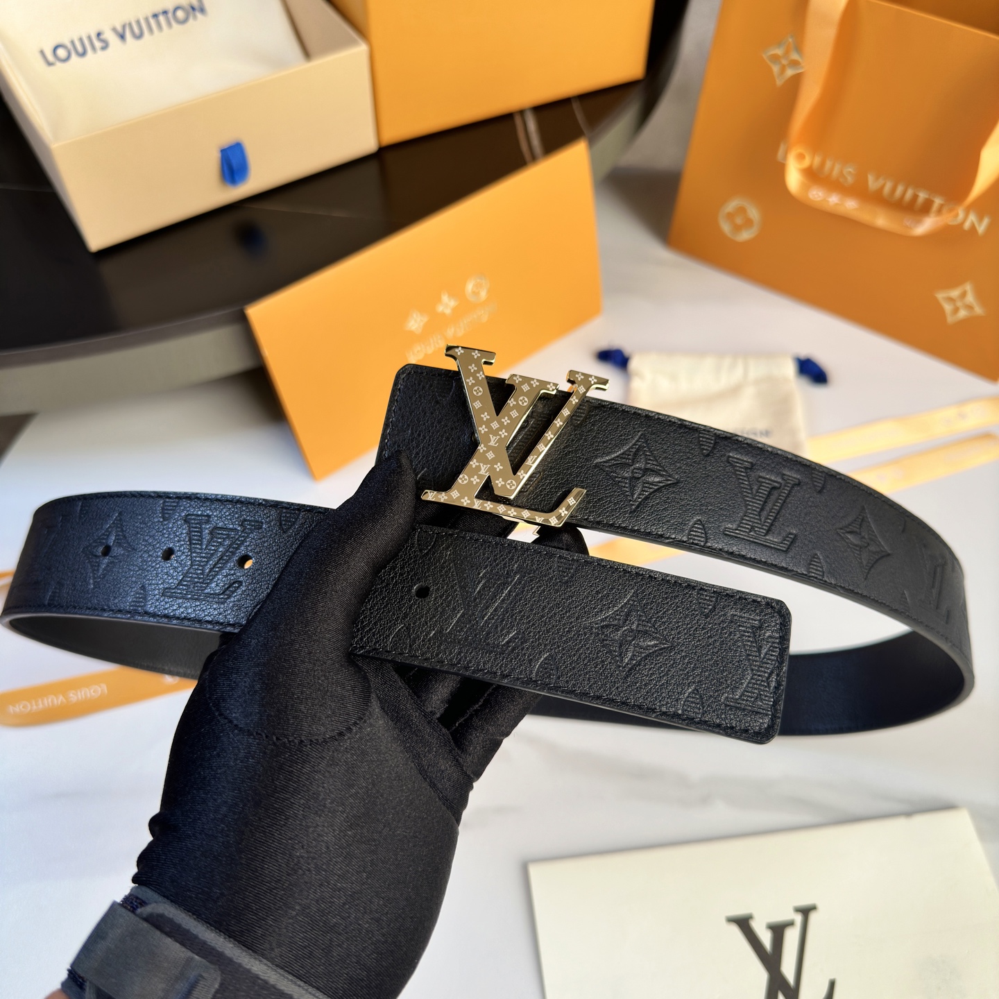 LOUIS VUITTON 原版包裝➕1.0 - 新型字母搭扣と小牛皮内襯