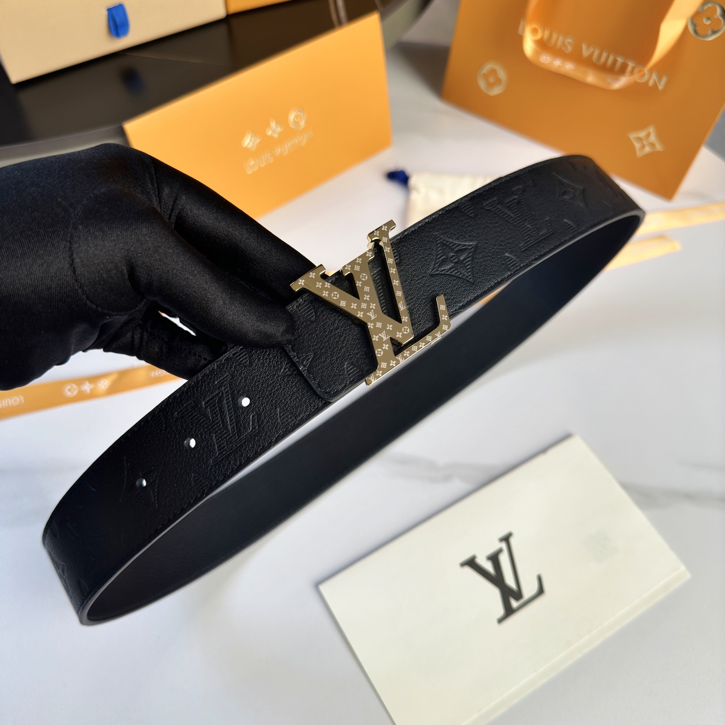 LOUIS VUITTON 原版包裝➕1.0 - 新型字母搭扣と小牛皮内襯