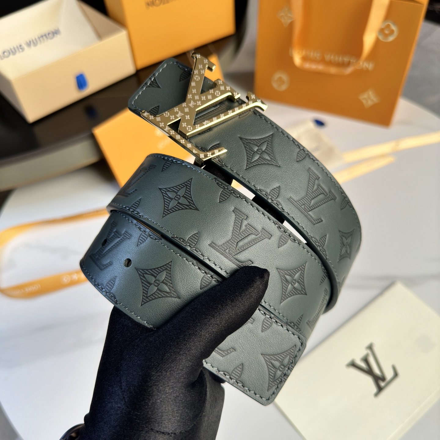 LVMH ルイ・ヴィトン 最新版 40mm幅 ベルト