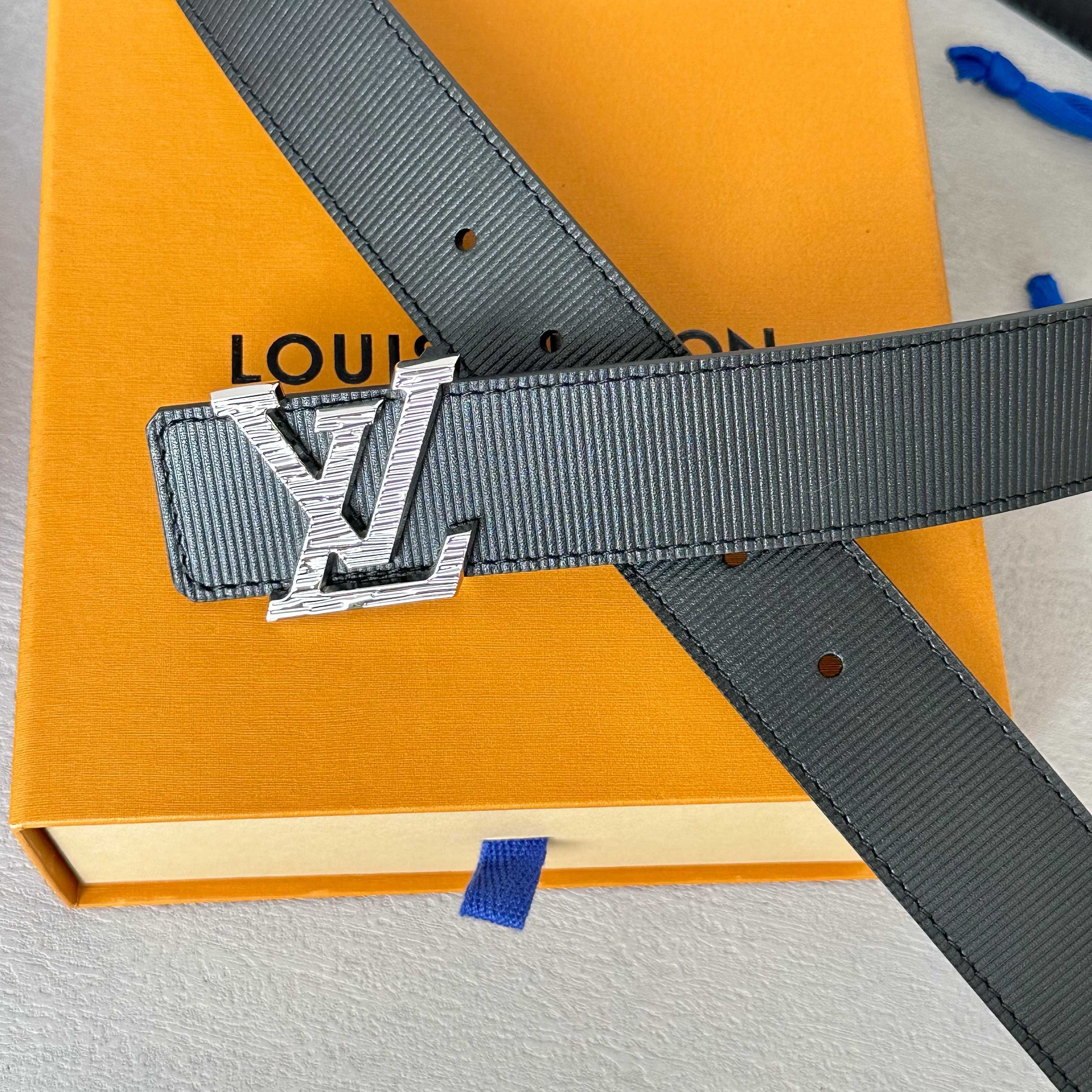 L0UIS VUITT0N 驢家原單腰帶 - 両面使用可能な35mm幅のスタイリッシュなベルト