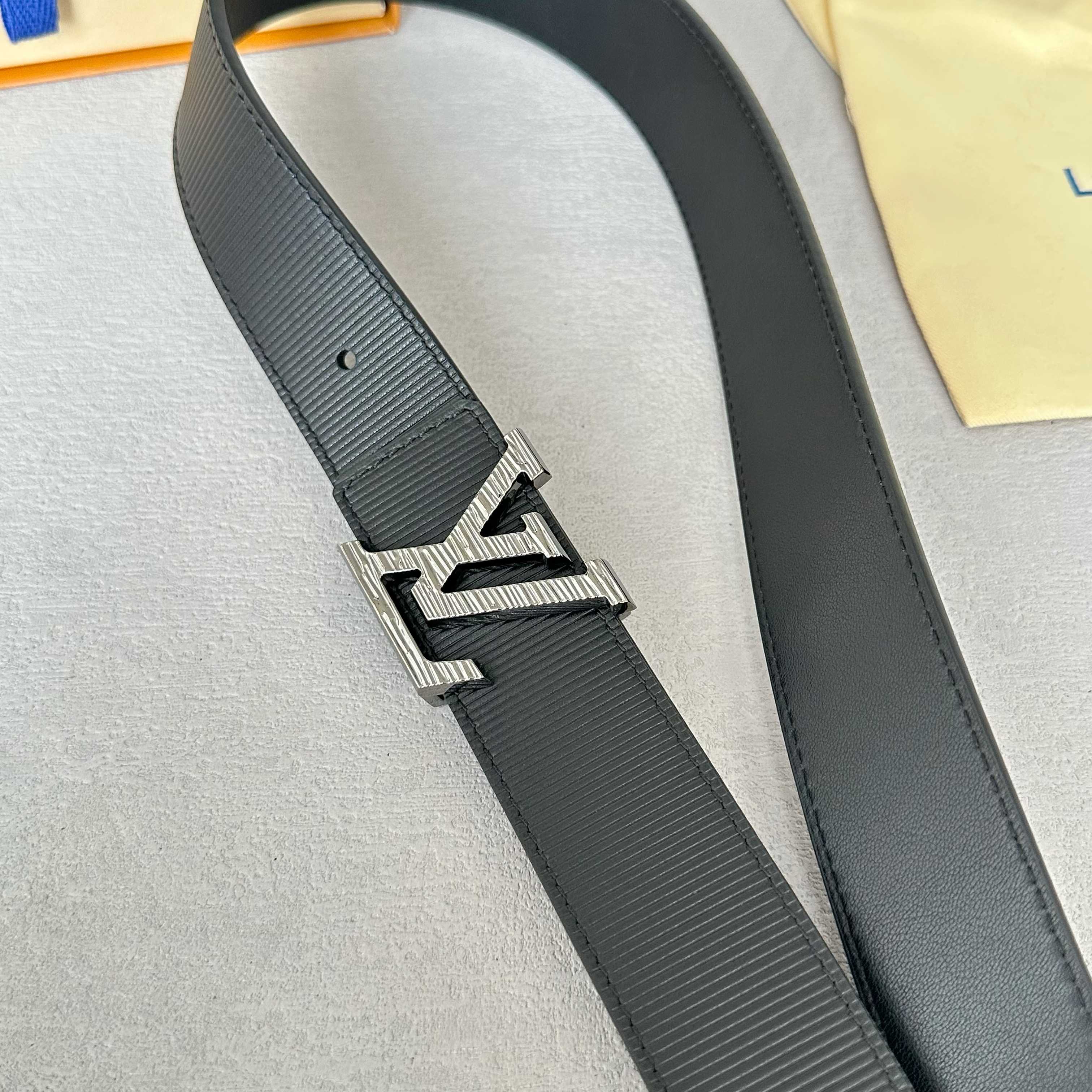 LOUIS VUITTON 驢家原單腰帶 双面可用 35mm幅