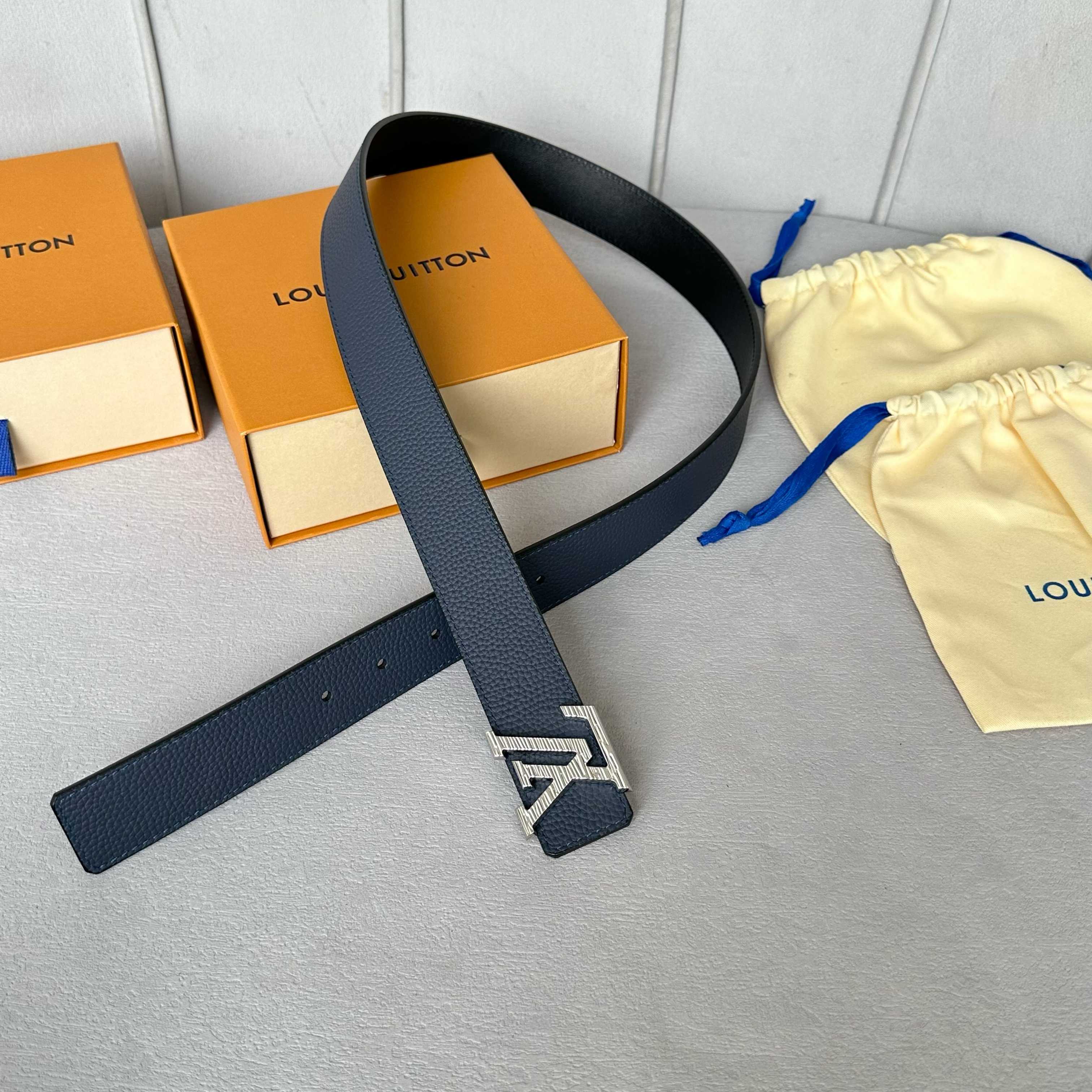 LOUIS VUITTON 驢家原單腰帶 双面可用のスタイリッシュなアイテム