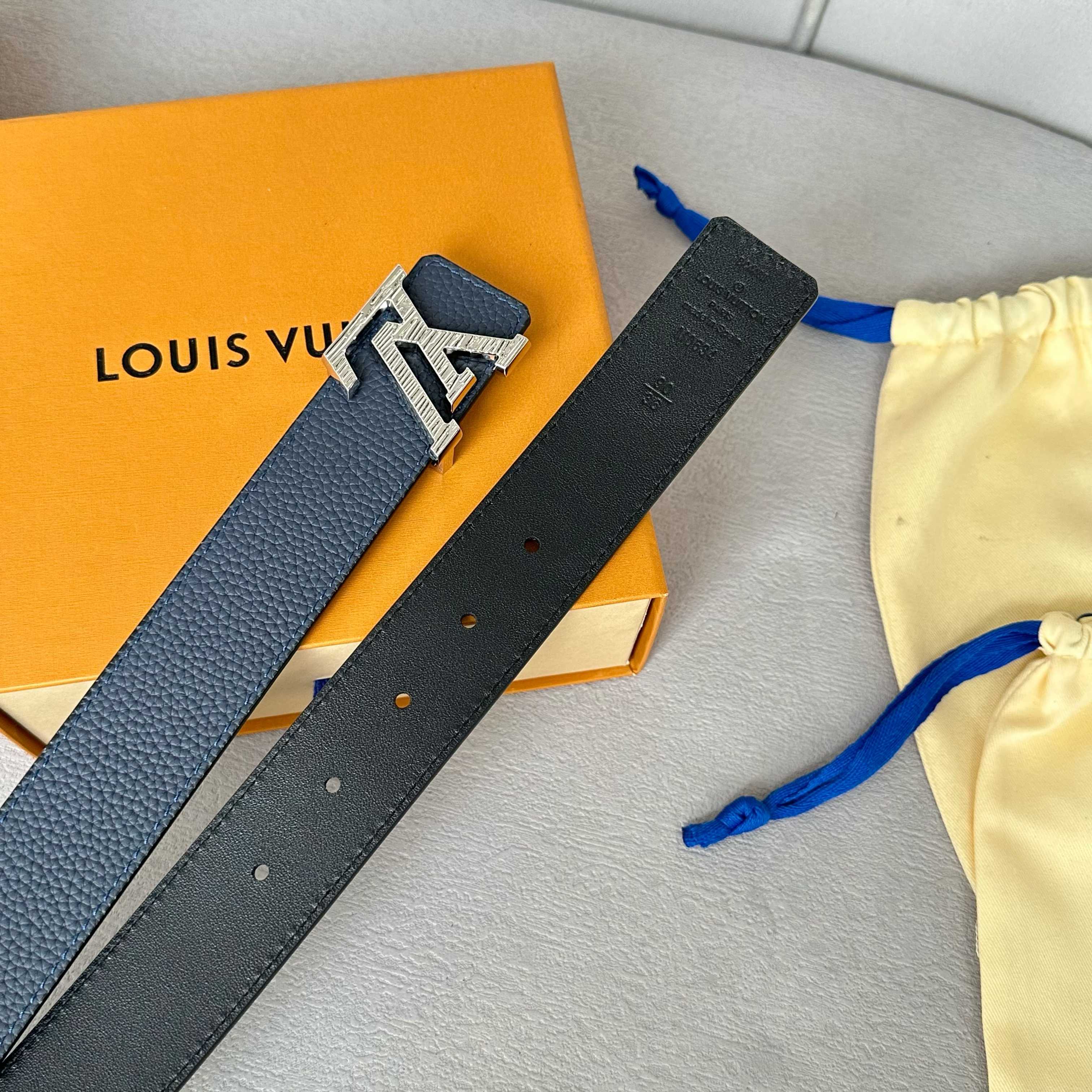 LOUIS VUITTON 驢家原單腰帶 双面可用のスタイリッシュなアイテム