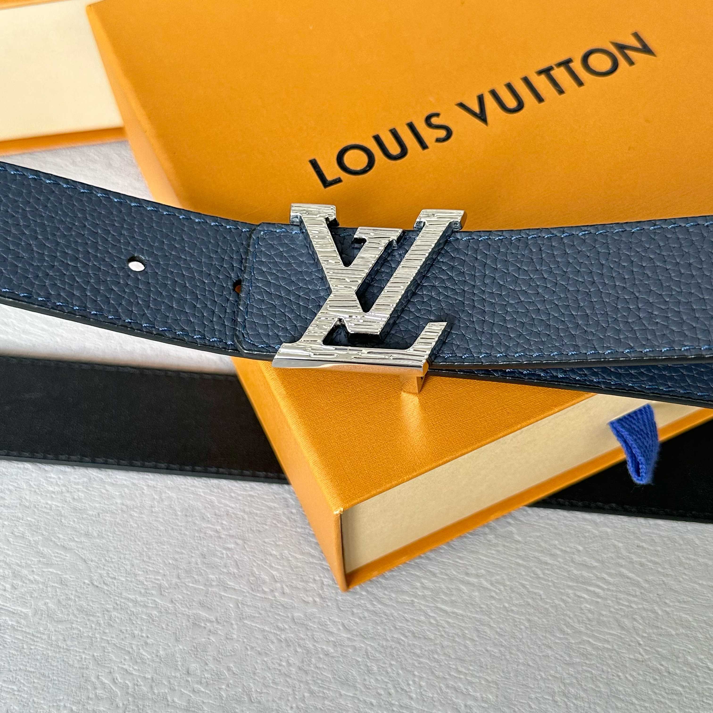 LOUIS VUITTON 驢家原單腰帶 双面可用のスタイリッシュなアイテム