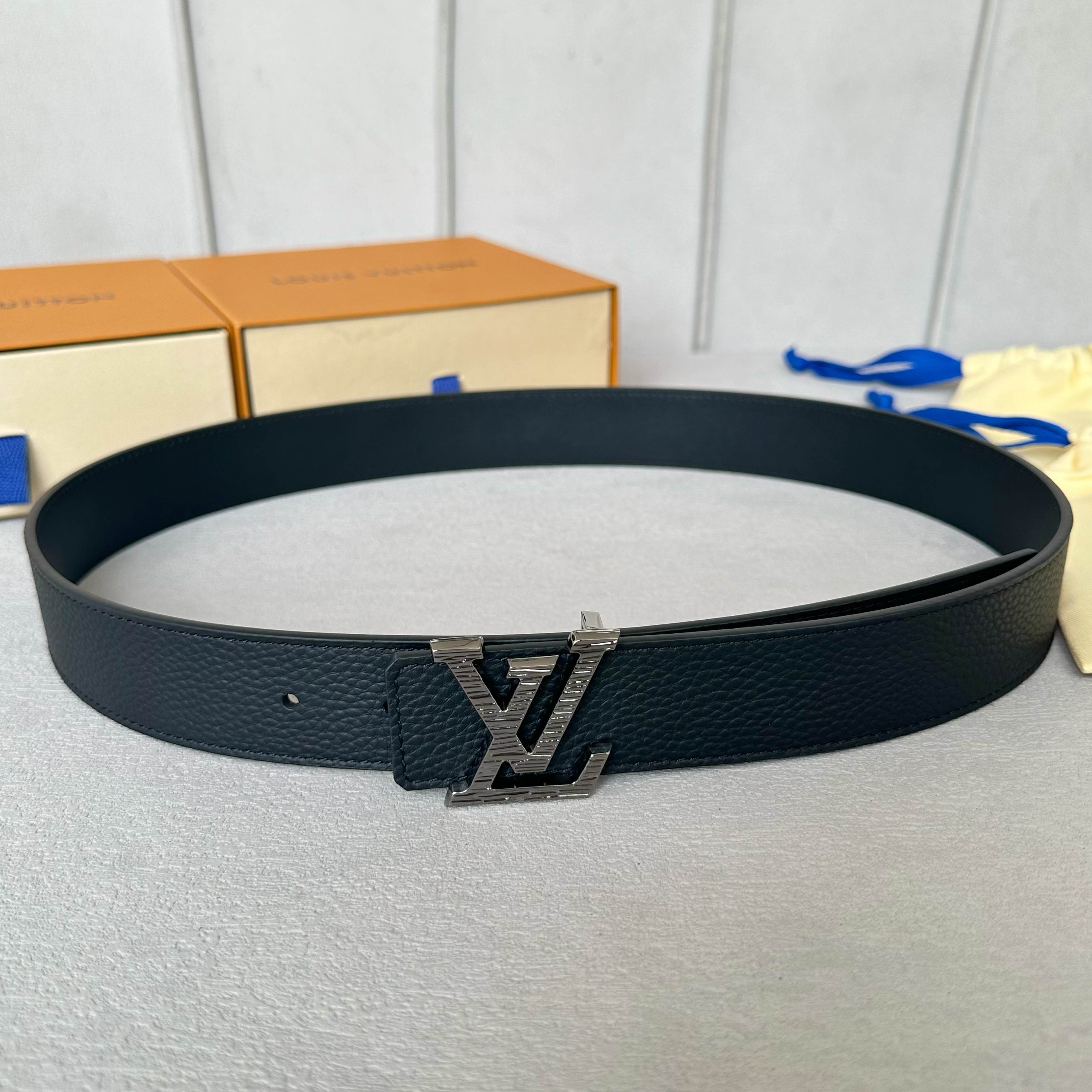 L0UIS VUITT0N 原版包裝双面腰帶 35mm